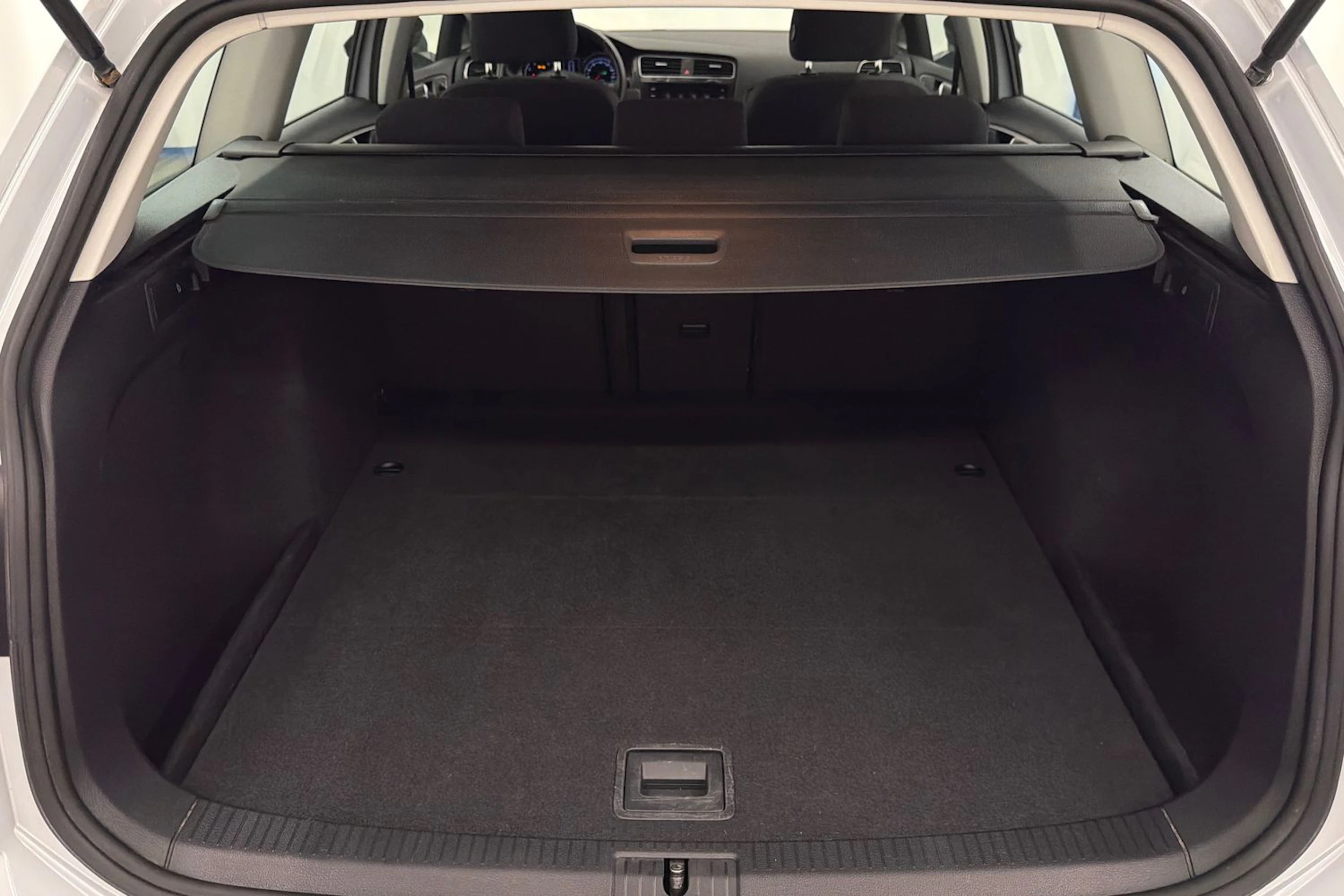 valkoinen Volkswagen Golf 2018 kuva 13.