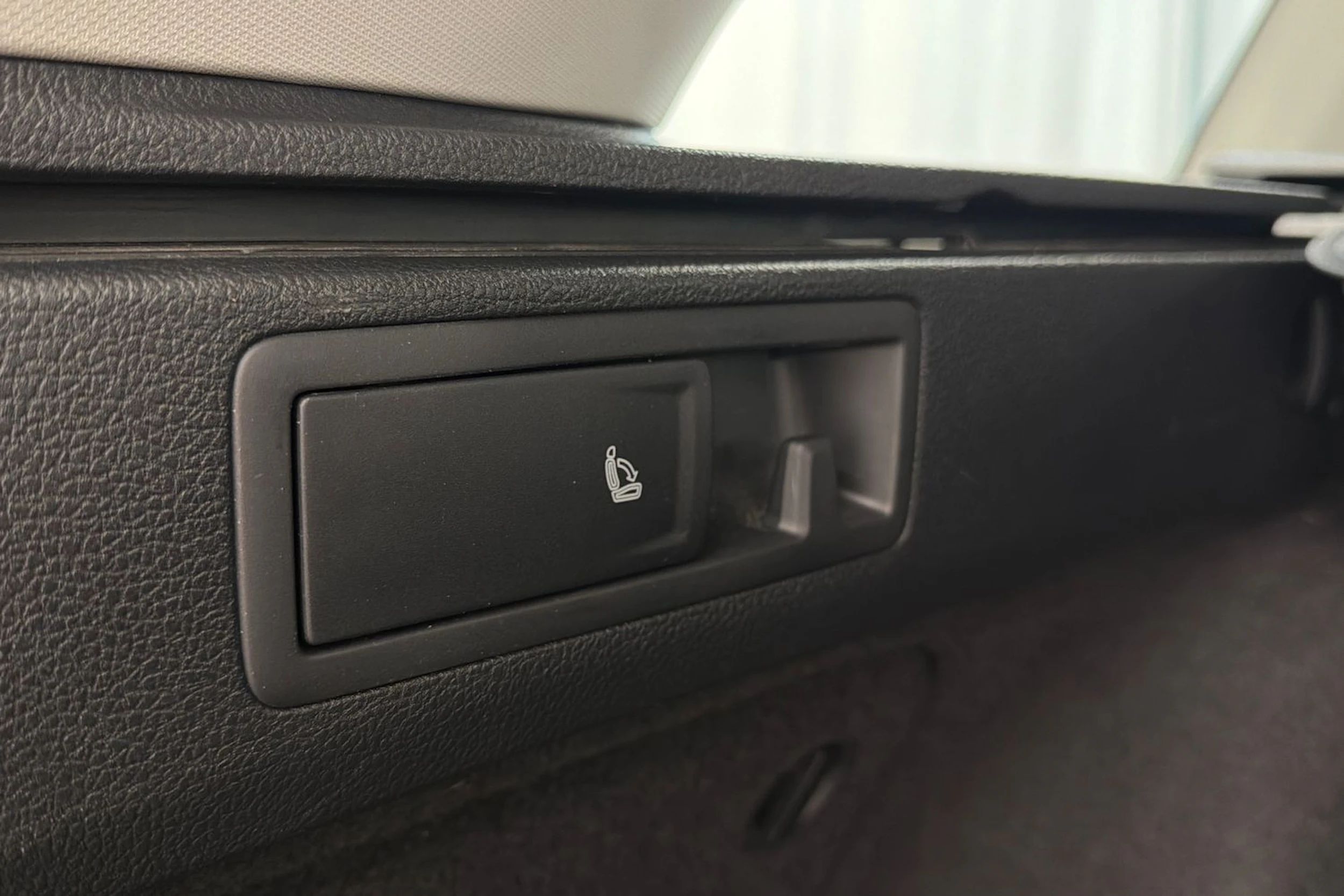 valkoinen Volkswagen Golf 2018 kuva 14.