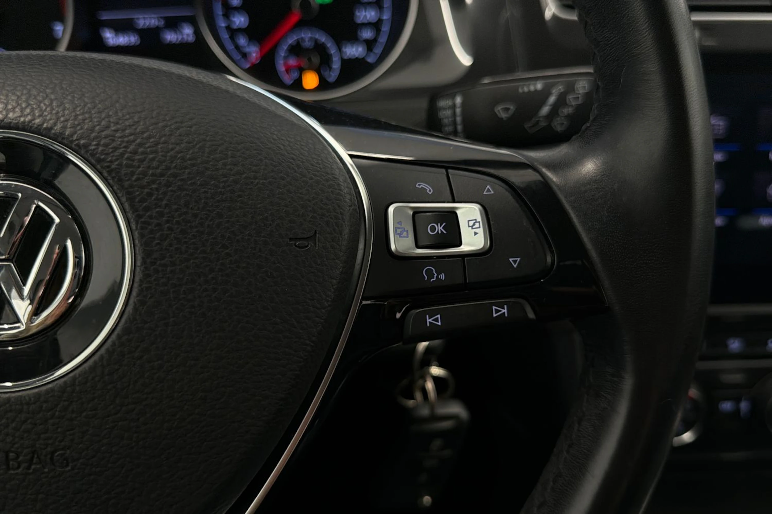 valkoinen Volkswagen Golf 2018 kuva 17.