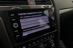 valkoinen Volkswagen Golf 2018 kuva 19.