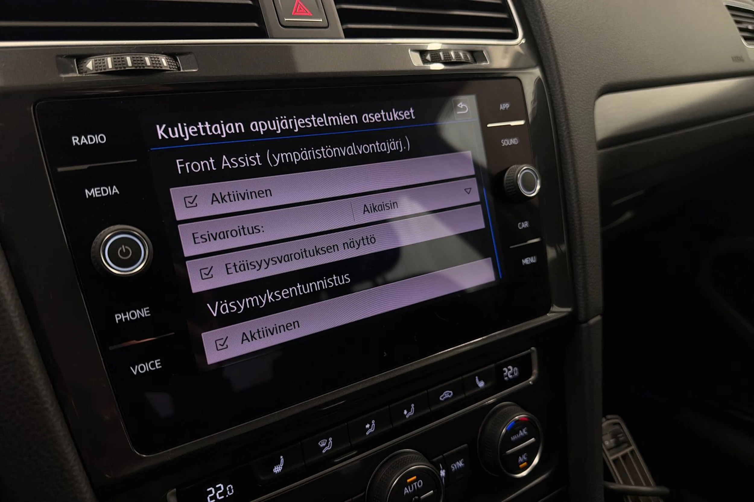 valkoinen Volkswagen Golf 2018 kuva 20.