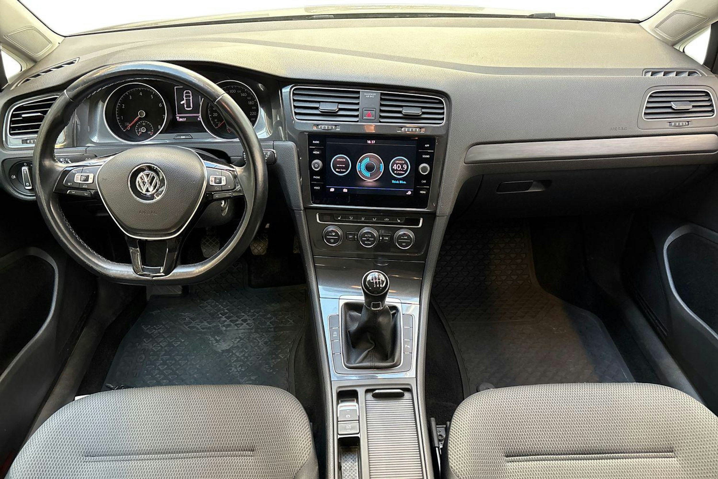 harmaa Volkswagen Golf 2018 kuva 9.
