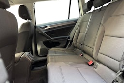 harmaa Volkswagen Golf 2018 kuva 10.