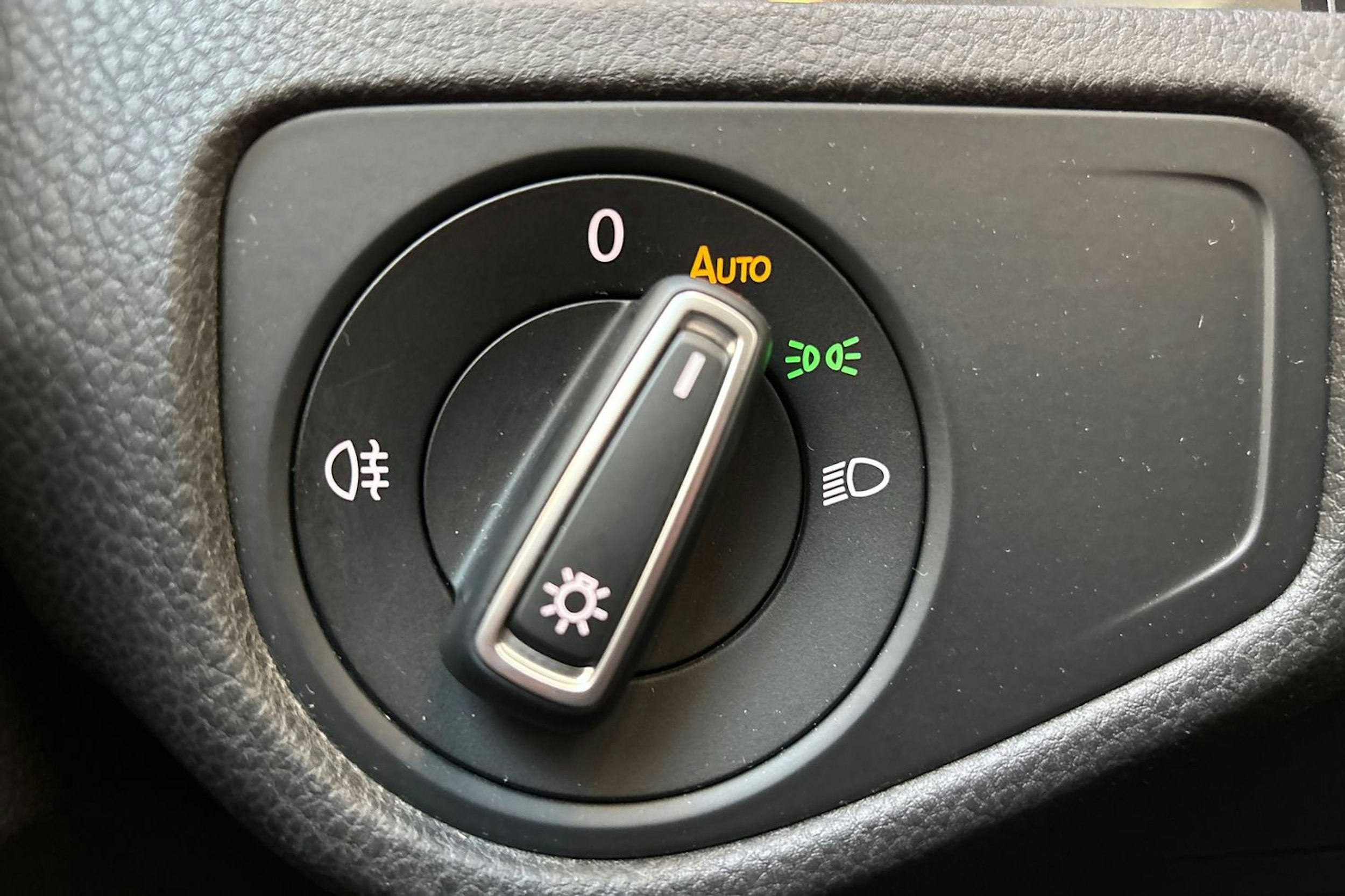 harmaa Volkswagen Golf 2018 kuva 17.