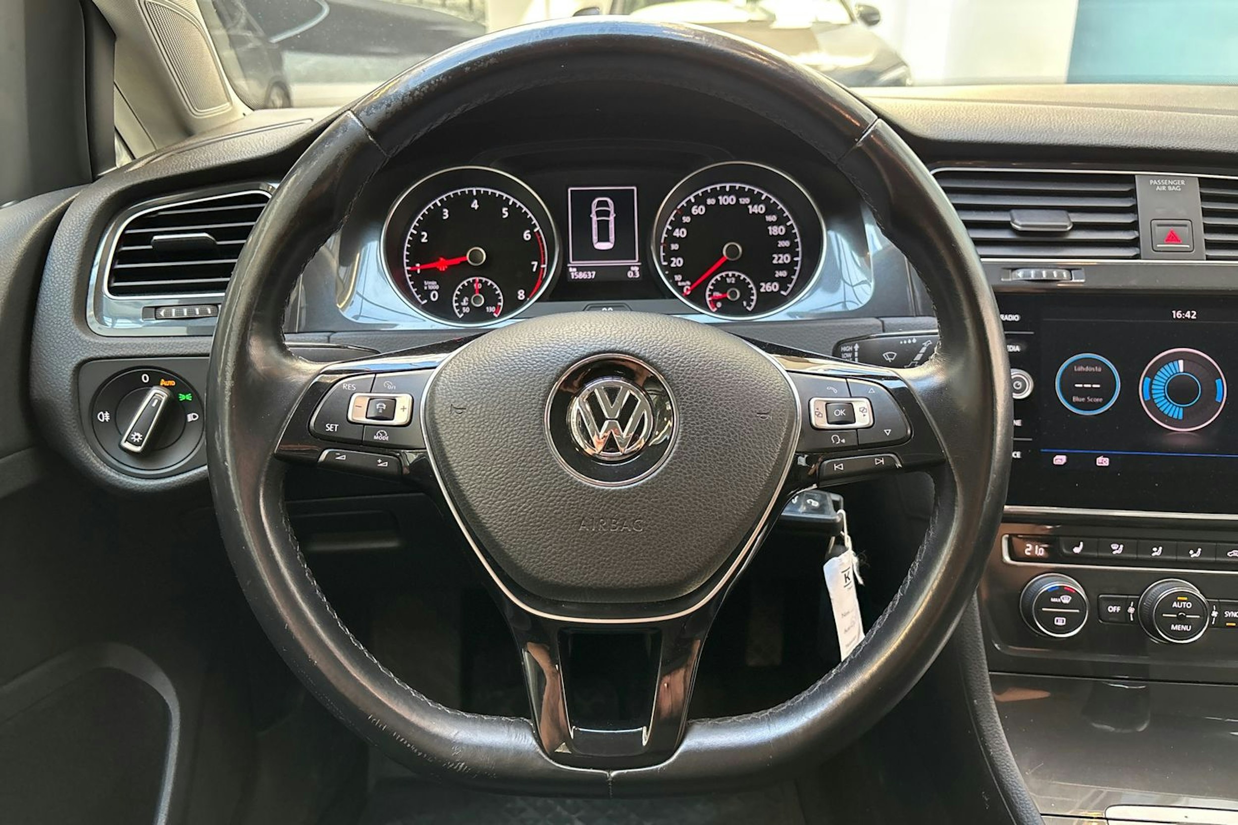 harmaa Volkswagen Golf 2018 kuva 19.