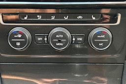 harmaa Volkswagen Golf 2018 kuva 24.