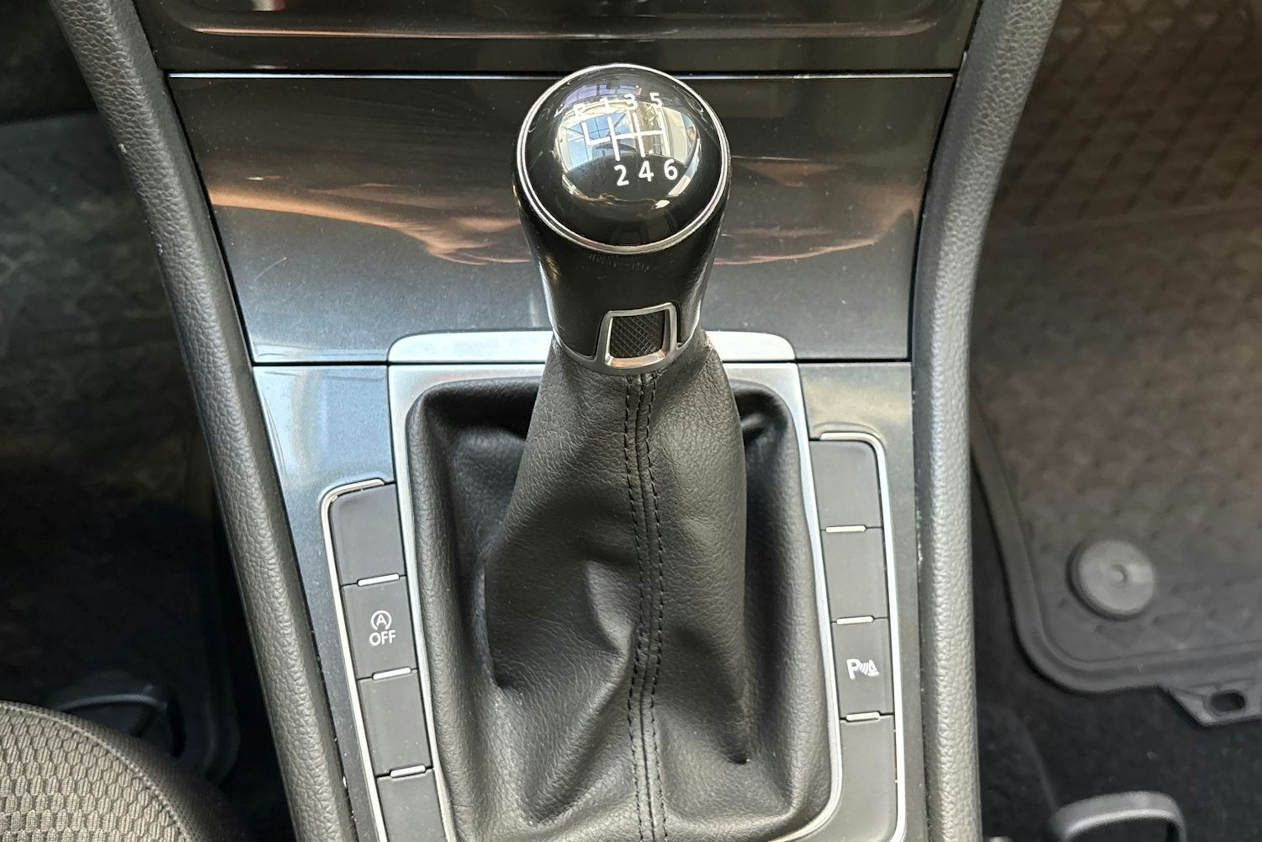 harmaa Volkswagen Golf 2018 kuva 26.