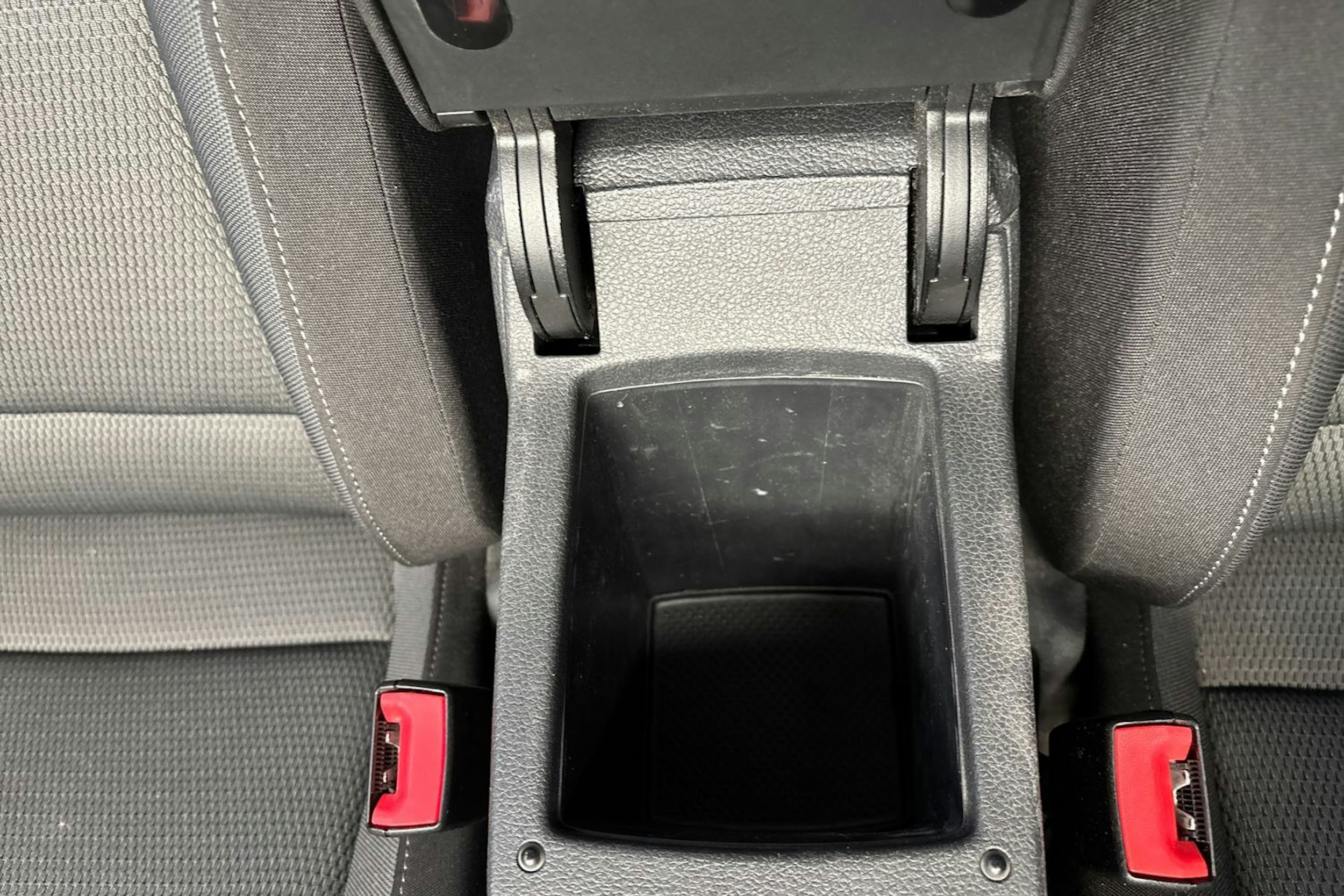 harmaa Volkswagen Golf 2018 kuva 28.