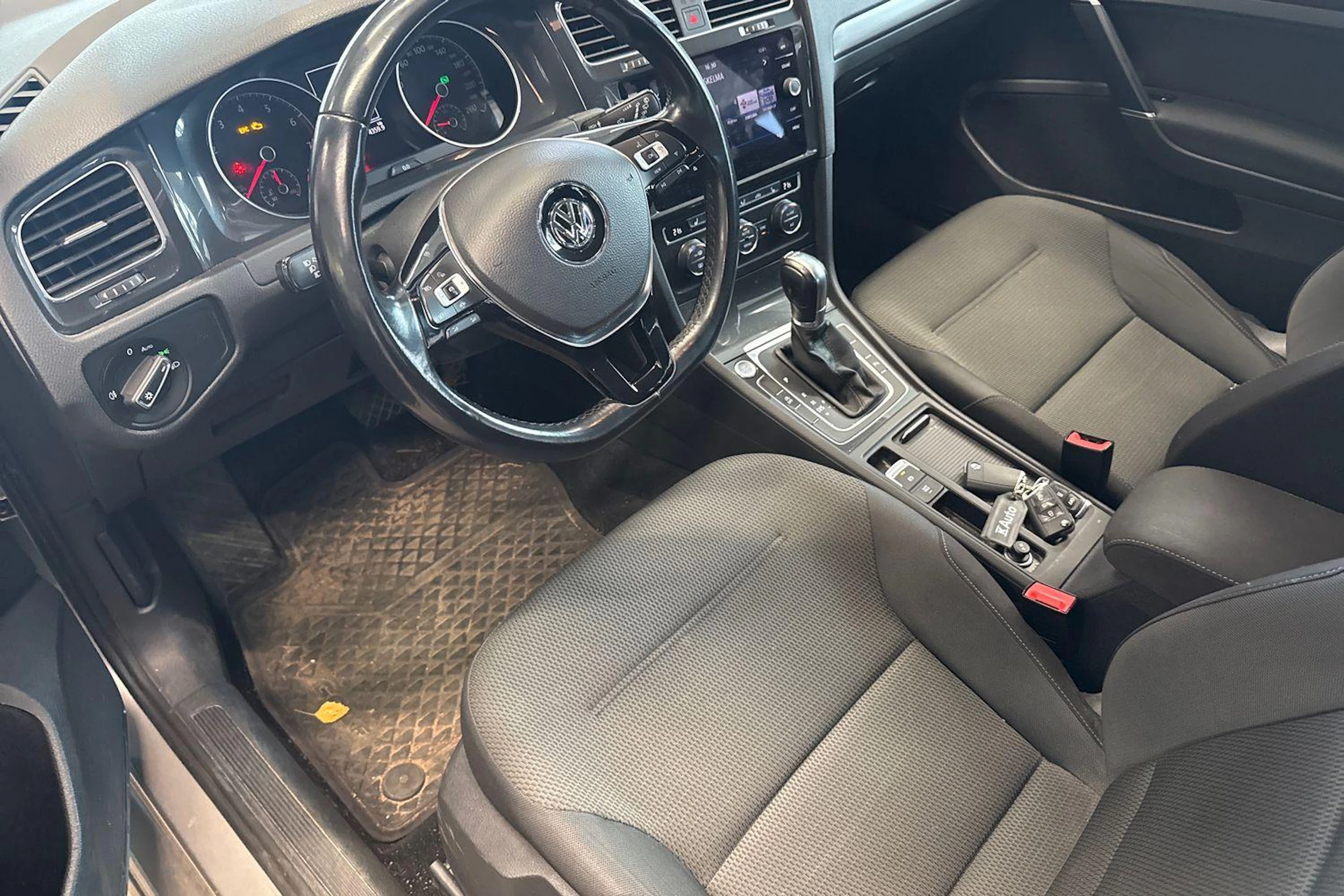 harmaa Volkswagen Golf 2018 kuva 3.