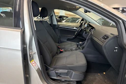 harmaa Volkswagen Golf 2018 kuva 4.