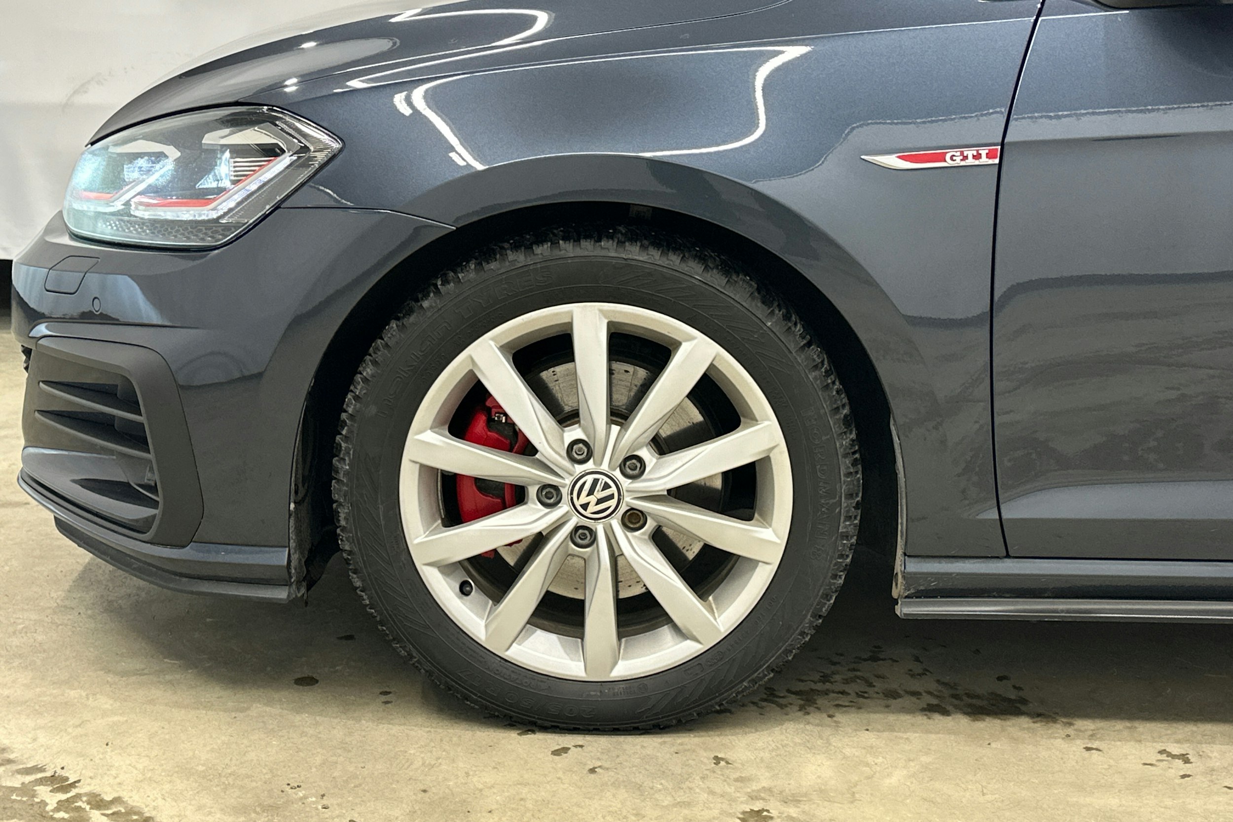 sininen Volkswagen Golf 2018 kuva 15.