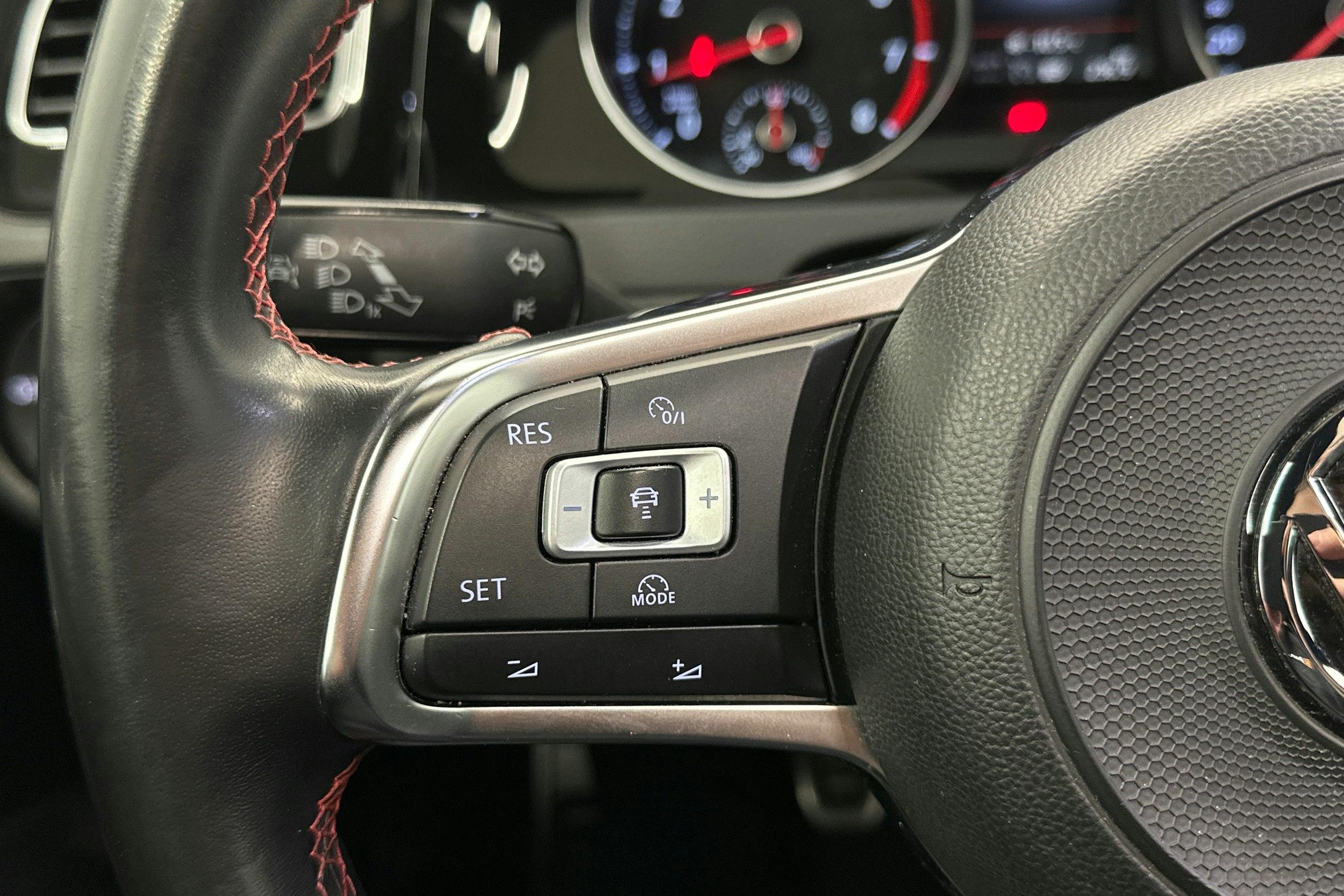 sininen Volkswagen Golf 2018 kuva 17.