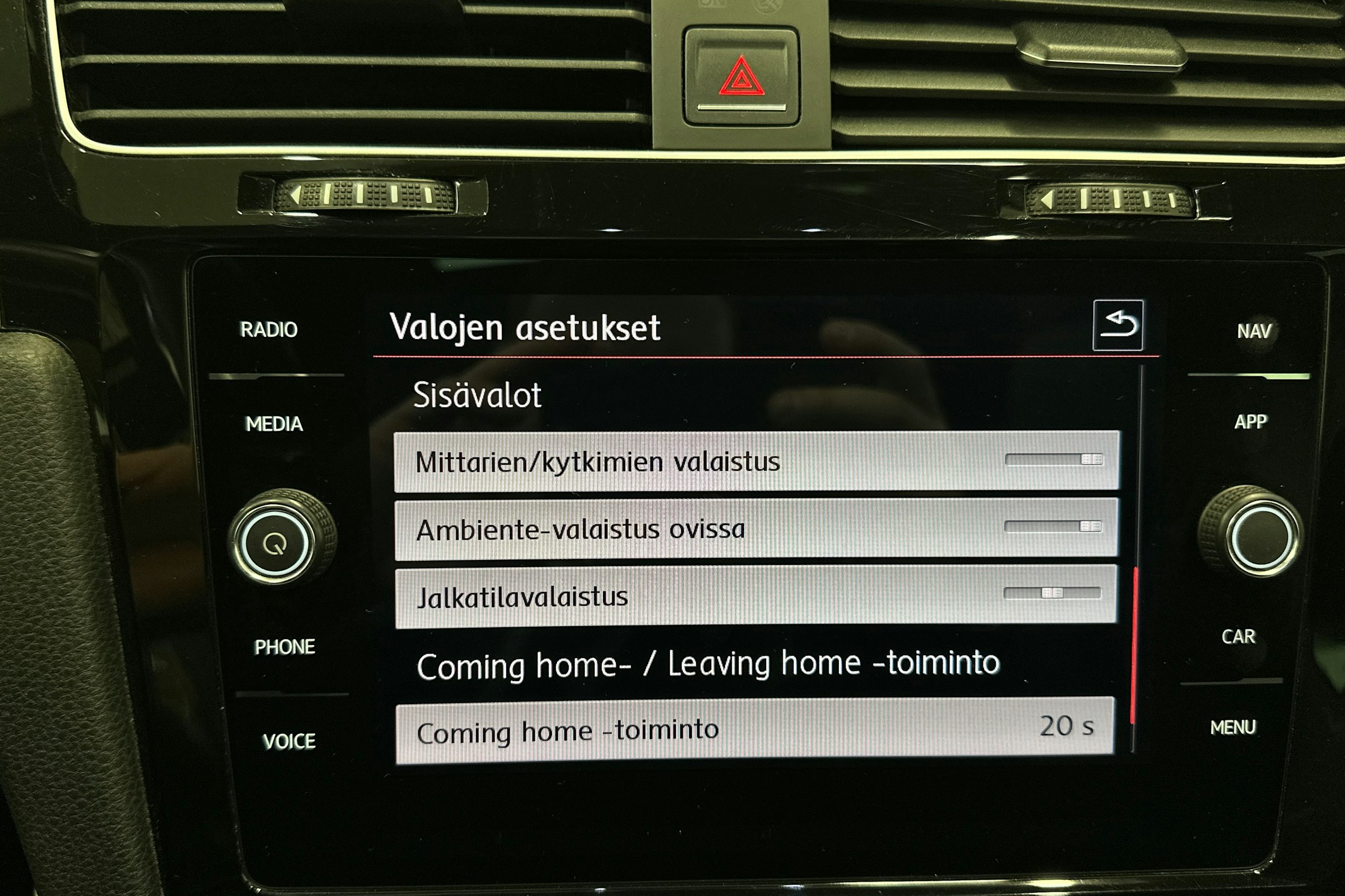 sininen Volkswagen Golf 2018 kuva 23.