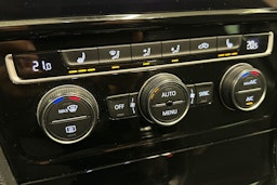 sininen Volkswagen Golf 2018 kuva 25.