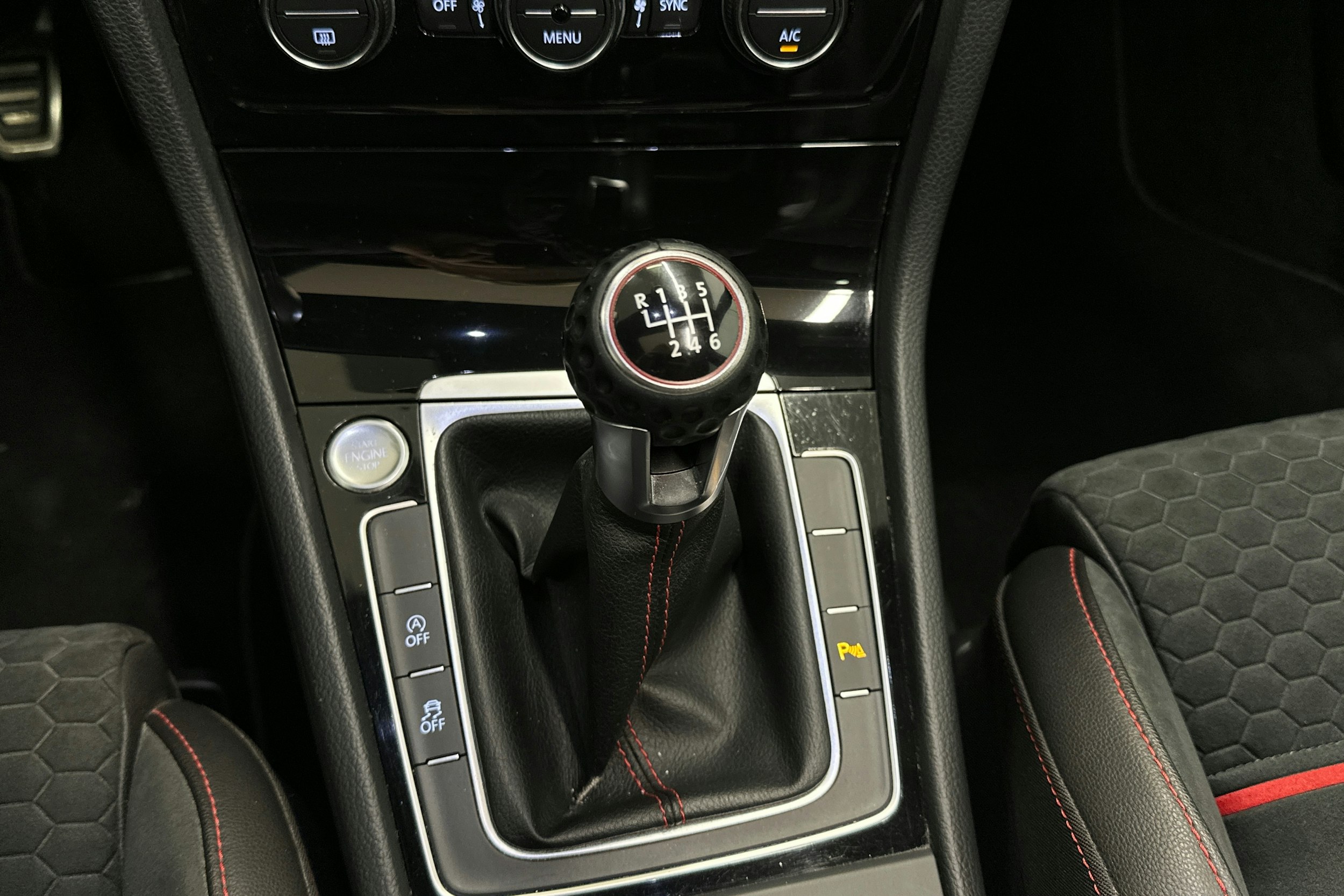 sininen Volkswagen Golf 2018 kuva 26.