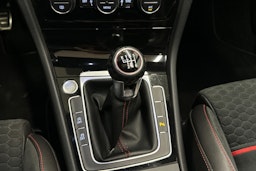 sininen Volkswagen Golf 2018 kuva 26.