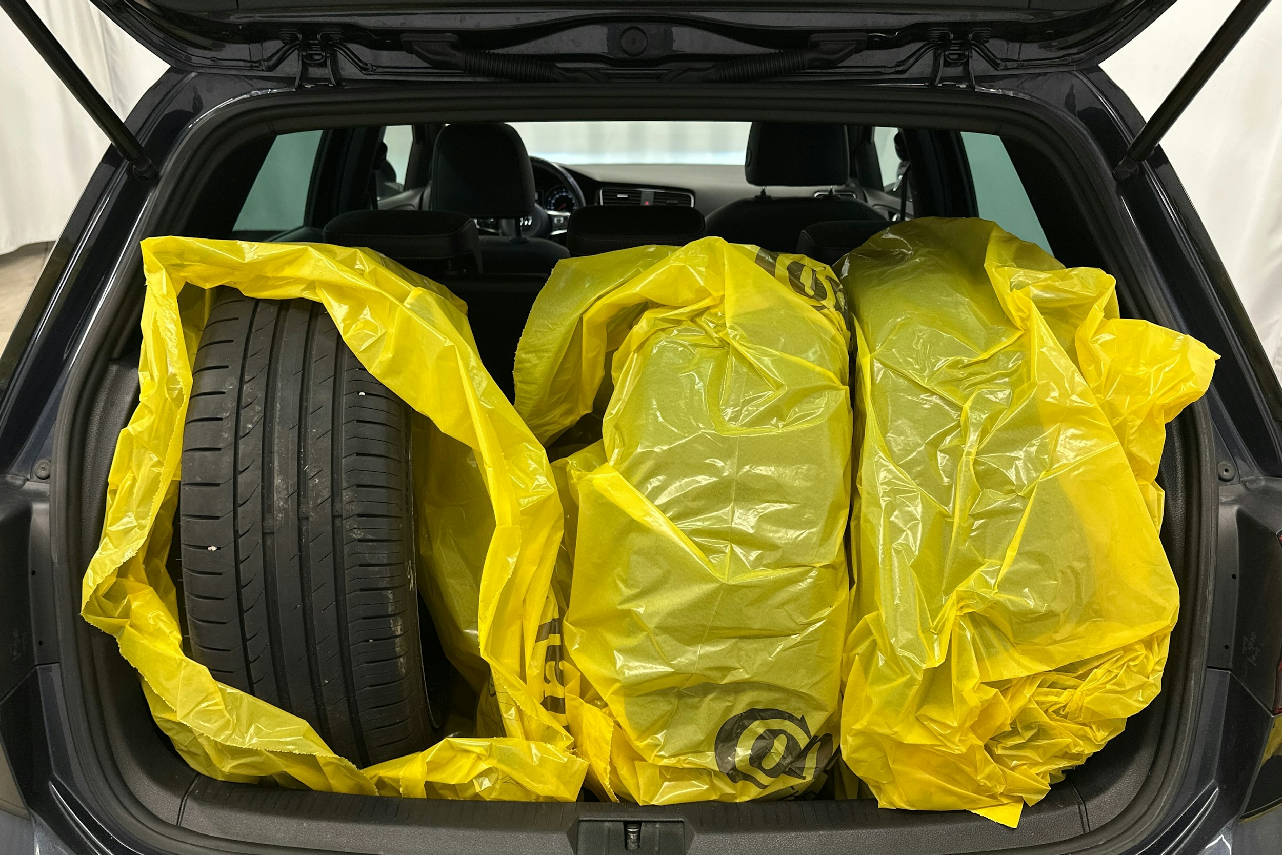 sininen Volkswagen Golf 2018 kuva 27.