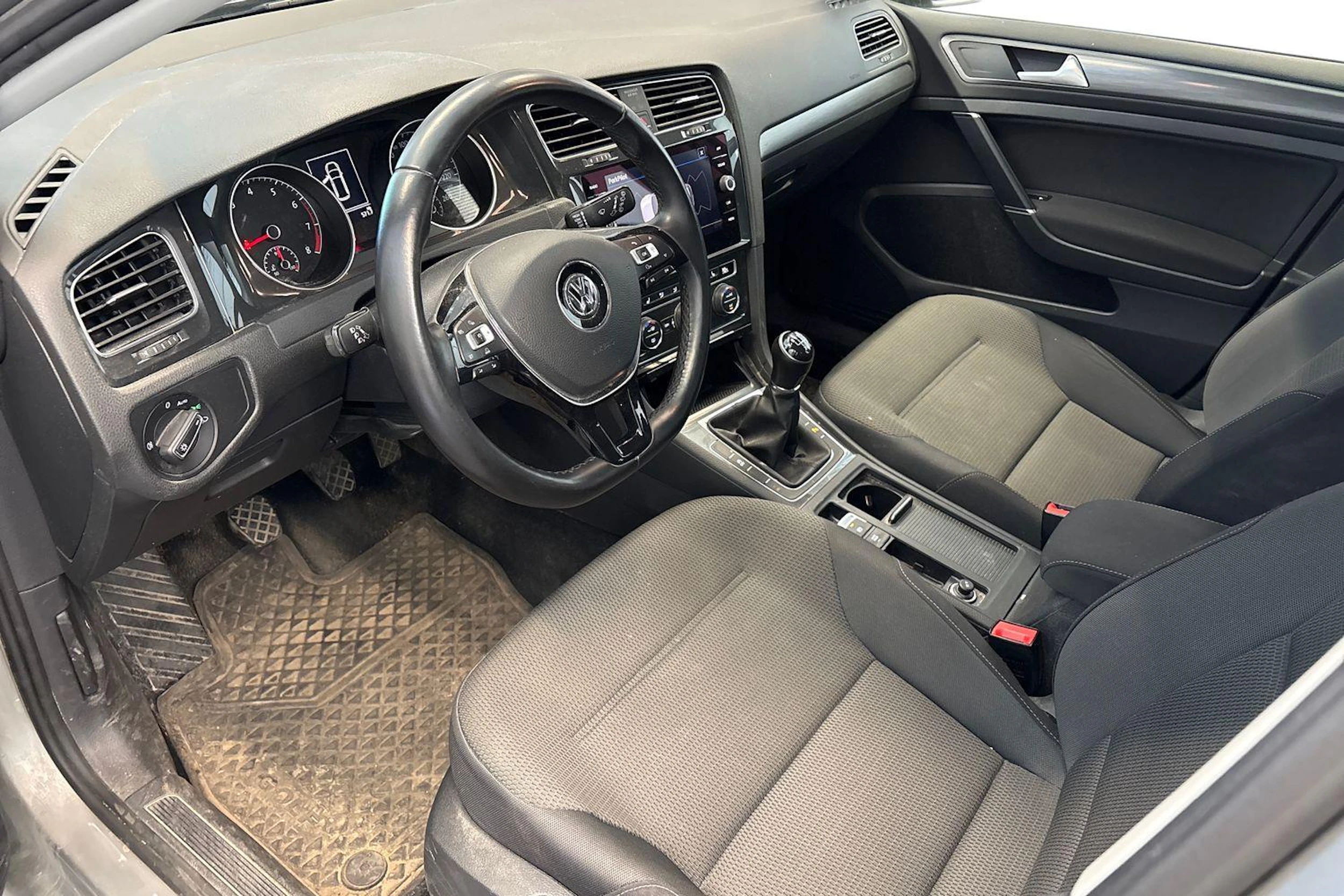 harmaa Volkswagen Golf 2018 kuva 3.