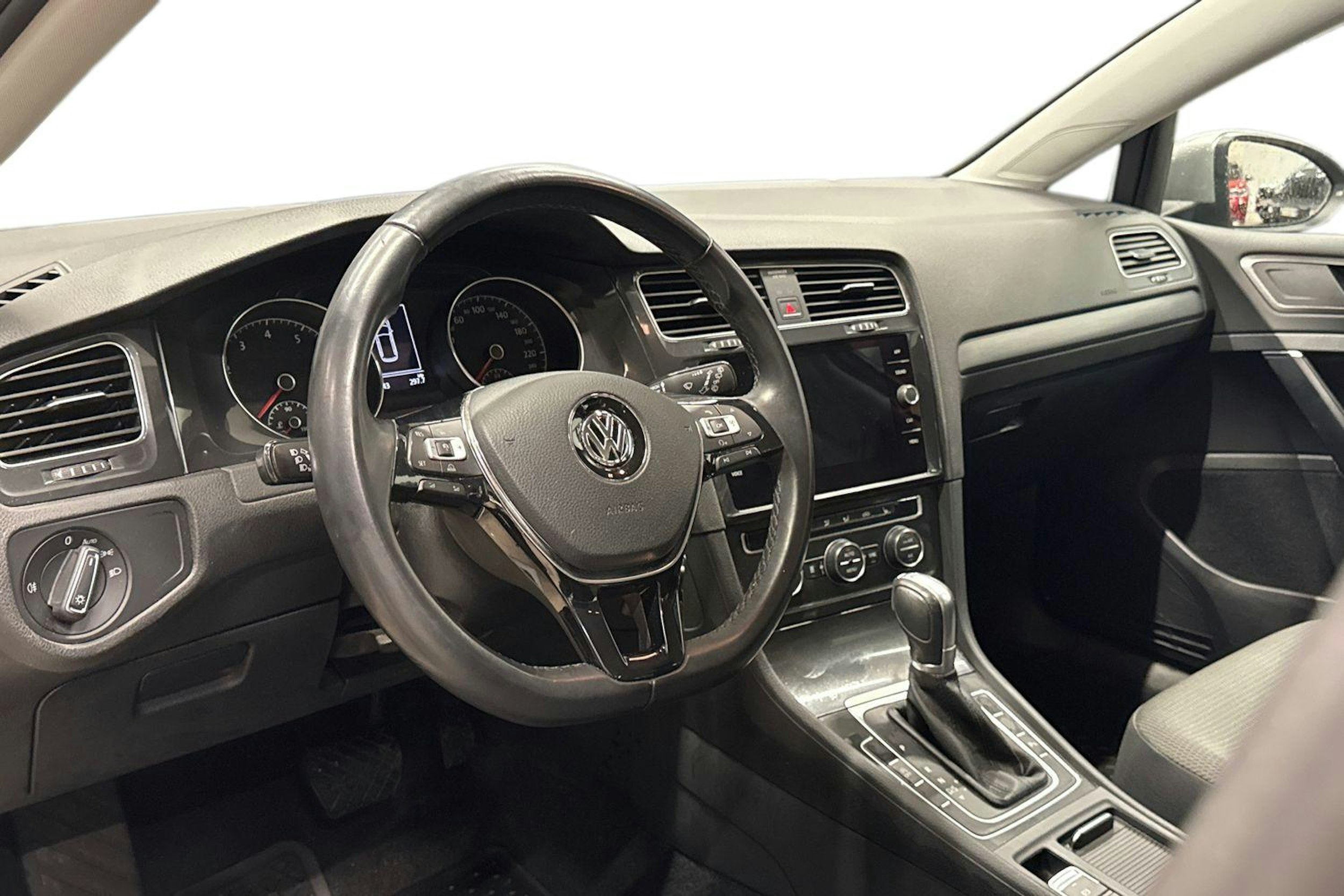 Harmaa Volkswagen Golf 2018 kuva 6.