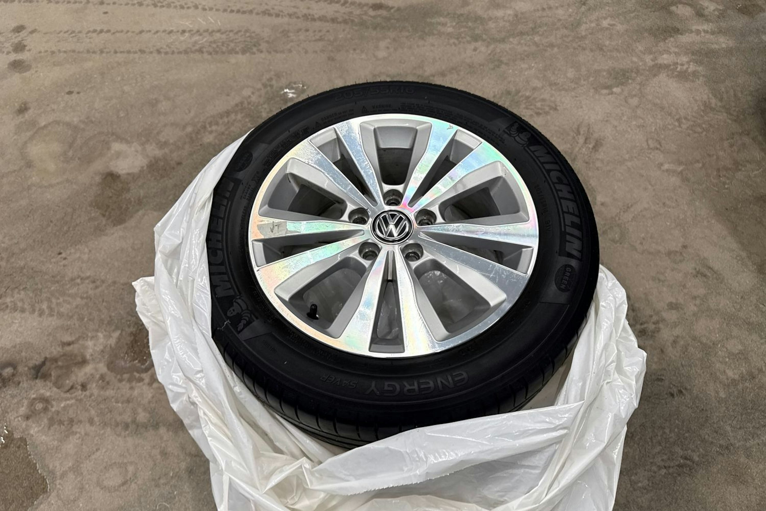 Harmaa Volkswagen Golf 2018 kuva 10.