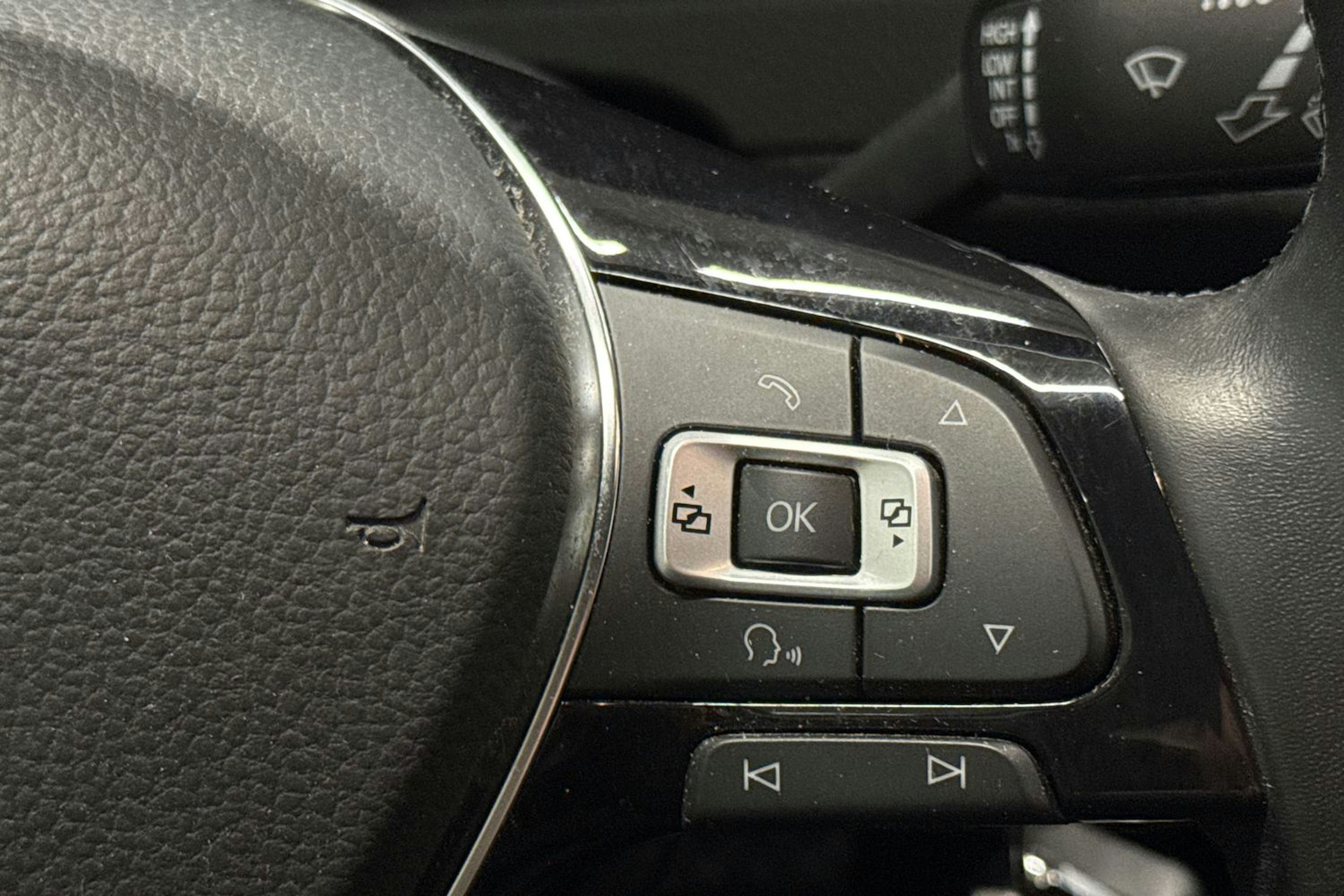 Harmaa Volkswagen Golf 2018 kuva 15.