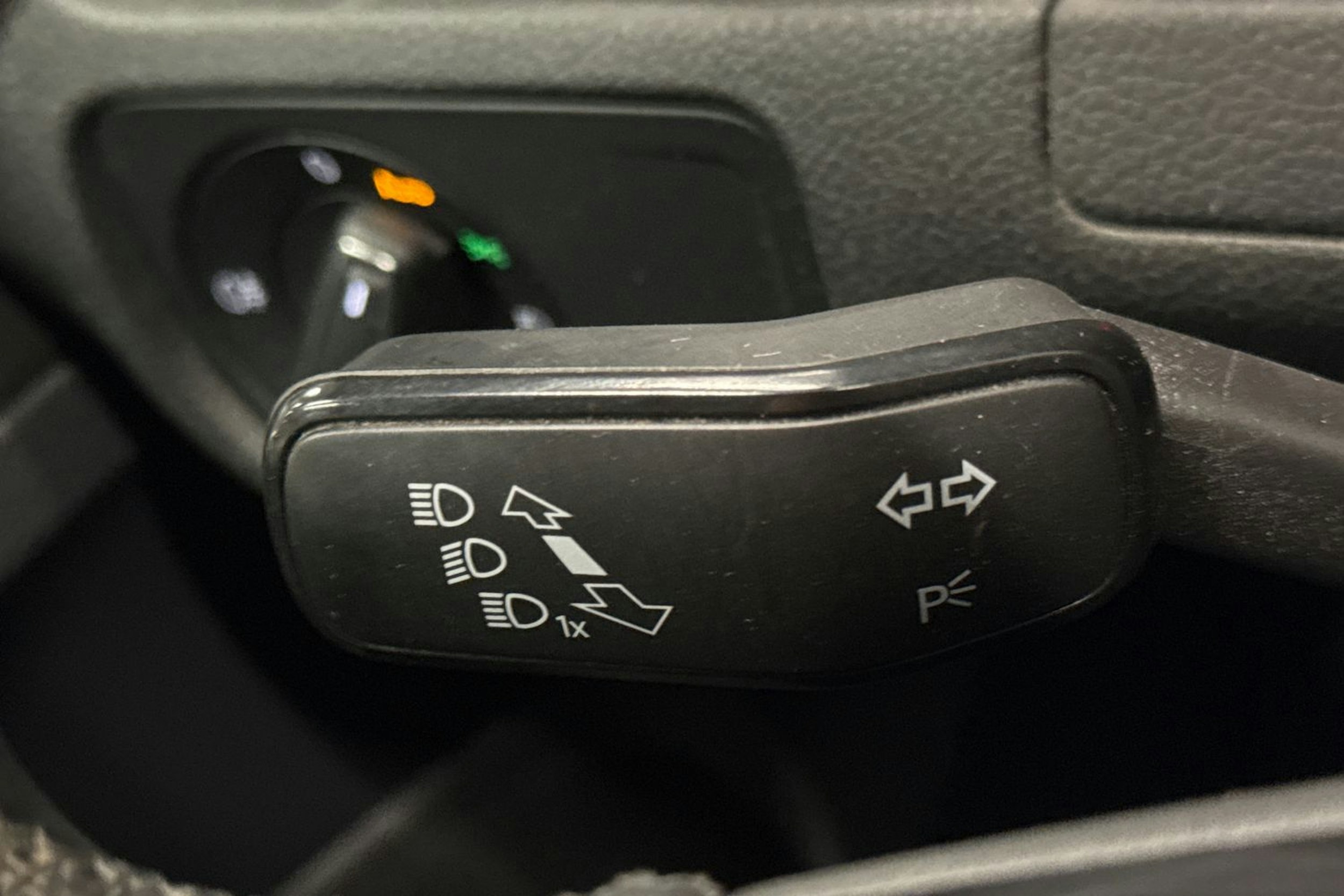 Harmaa Volkswagen Golf 2018 kuva 18.