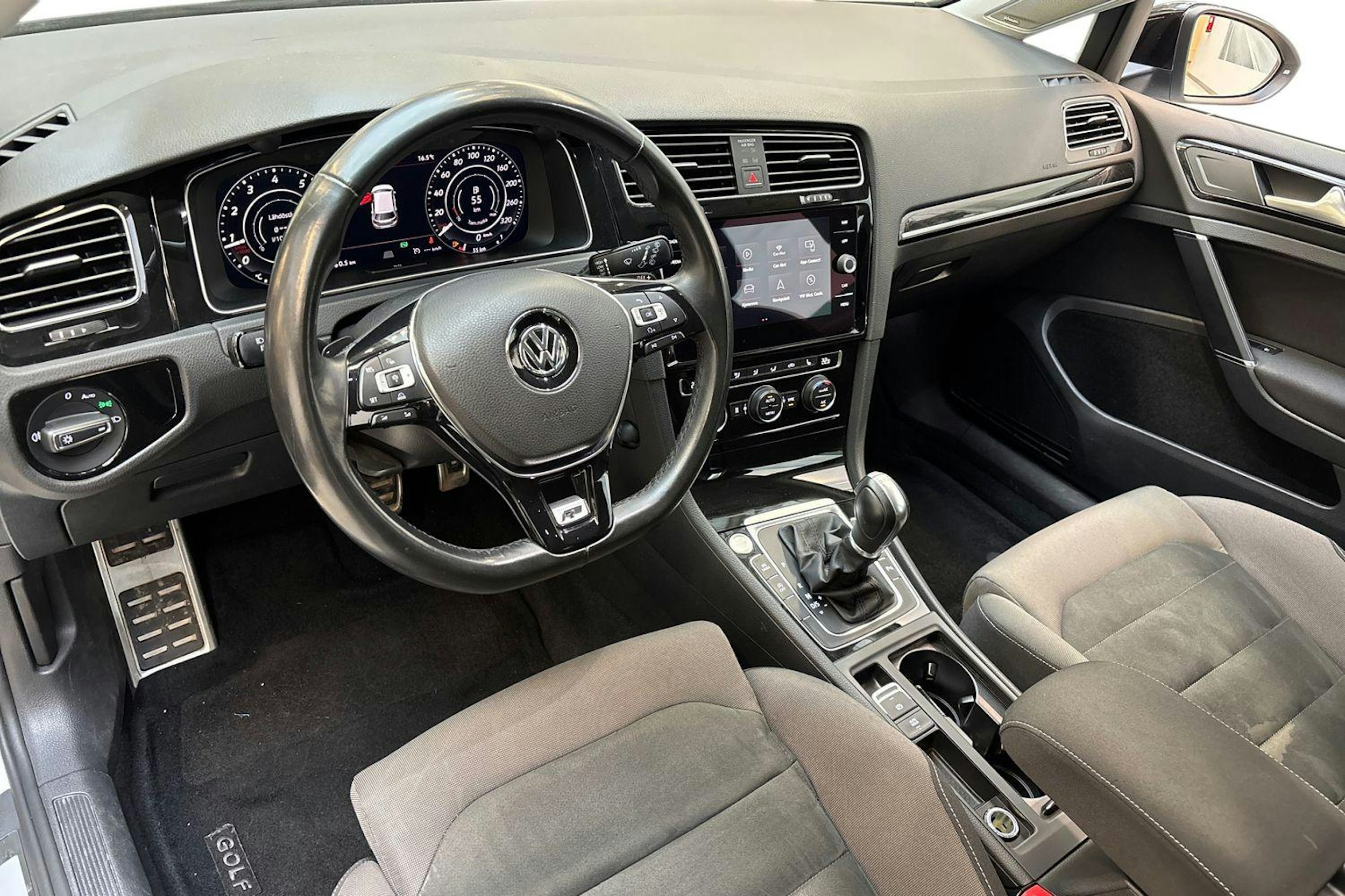 valkoinen Volkswagen Golf 2018 kuva 6.