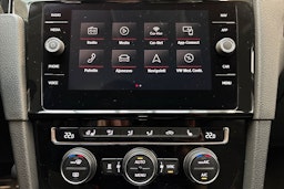 valkoinen Volkswagen Golf 2018 kuva 17.