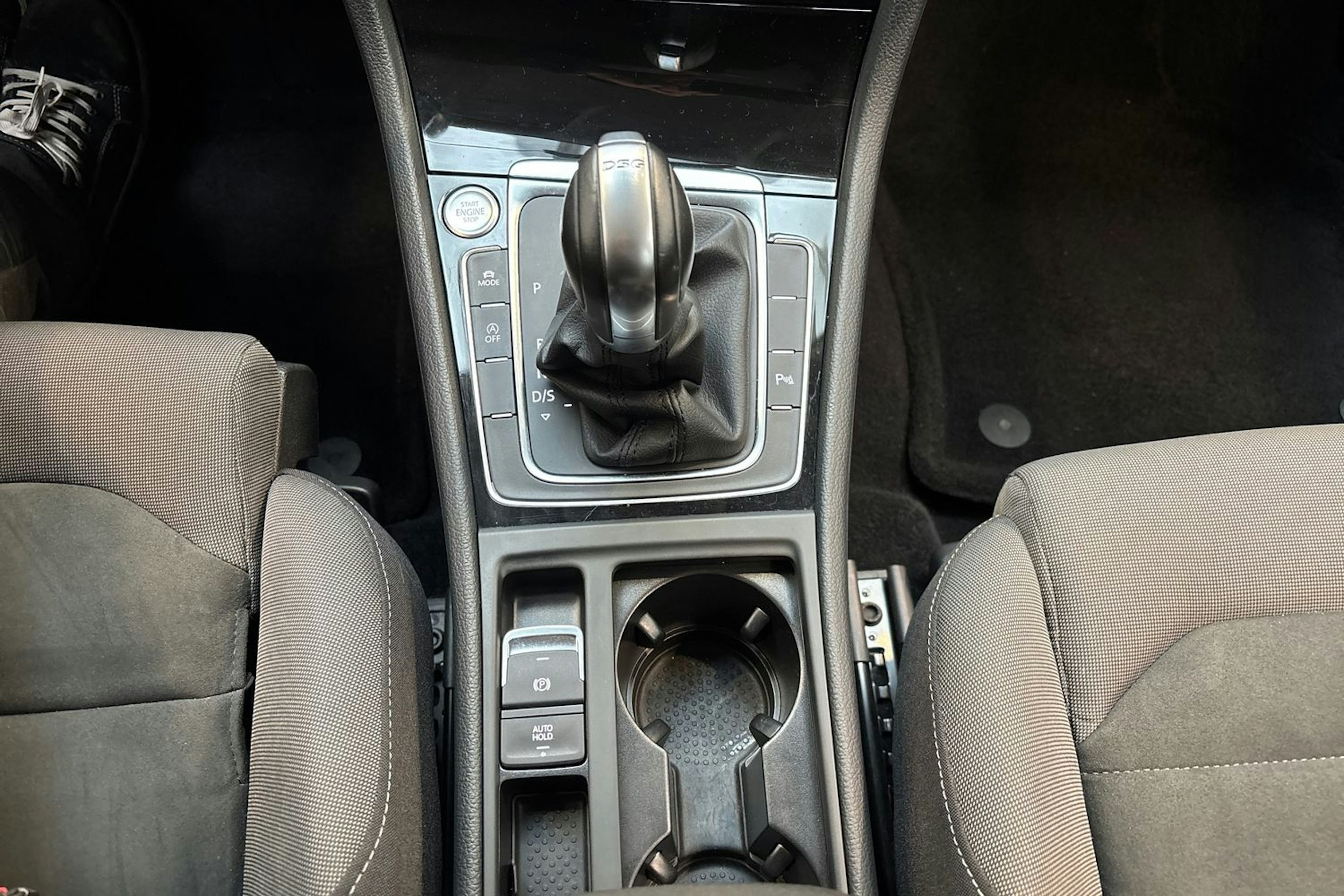 valkoinen Volkswagen Golf 2018 kuva 18.