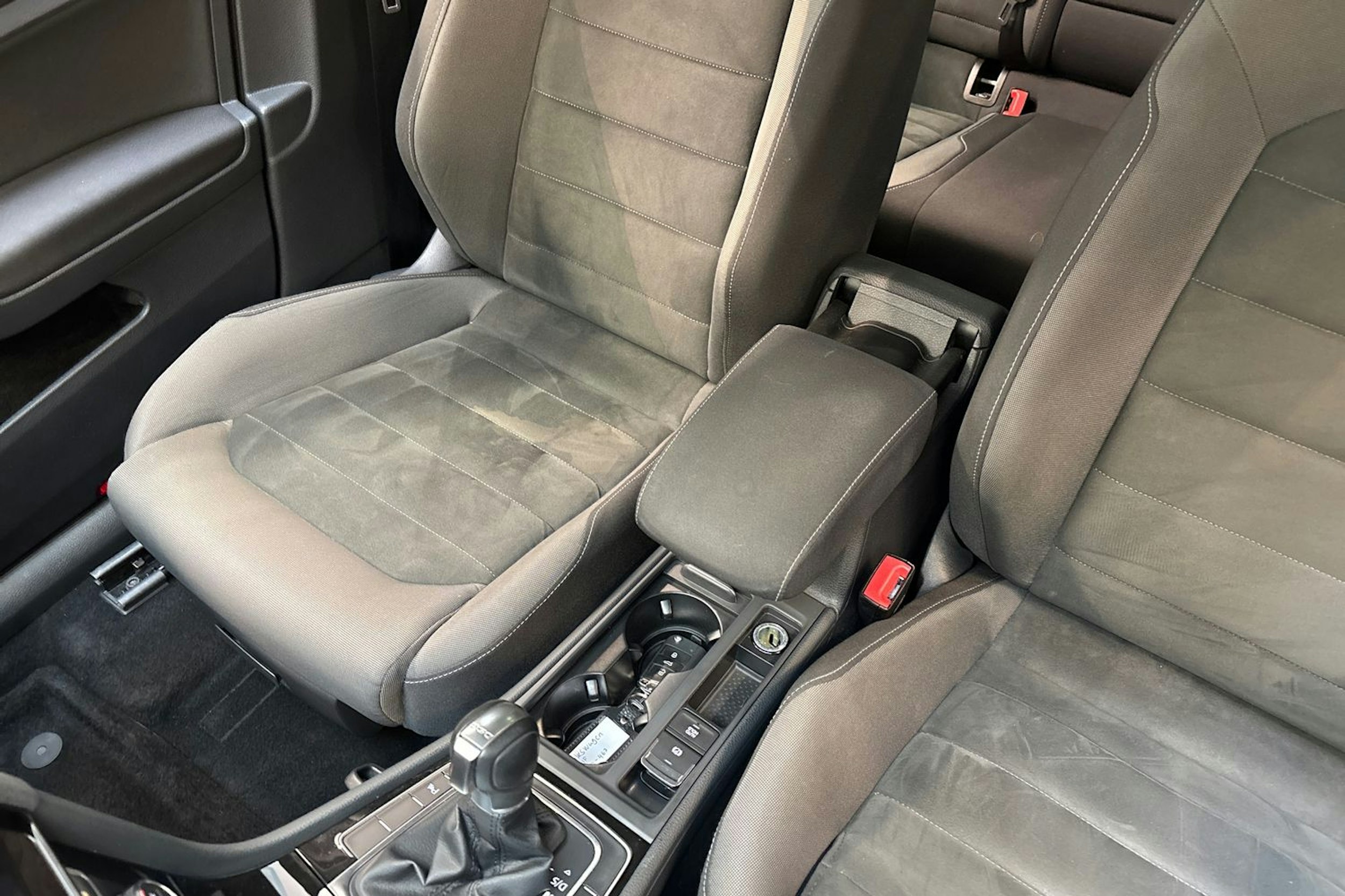 valkoinen Volkswagen Golf 2018 kuva 19.