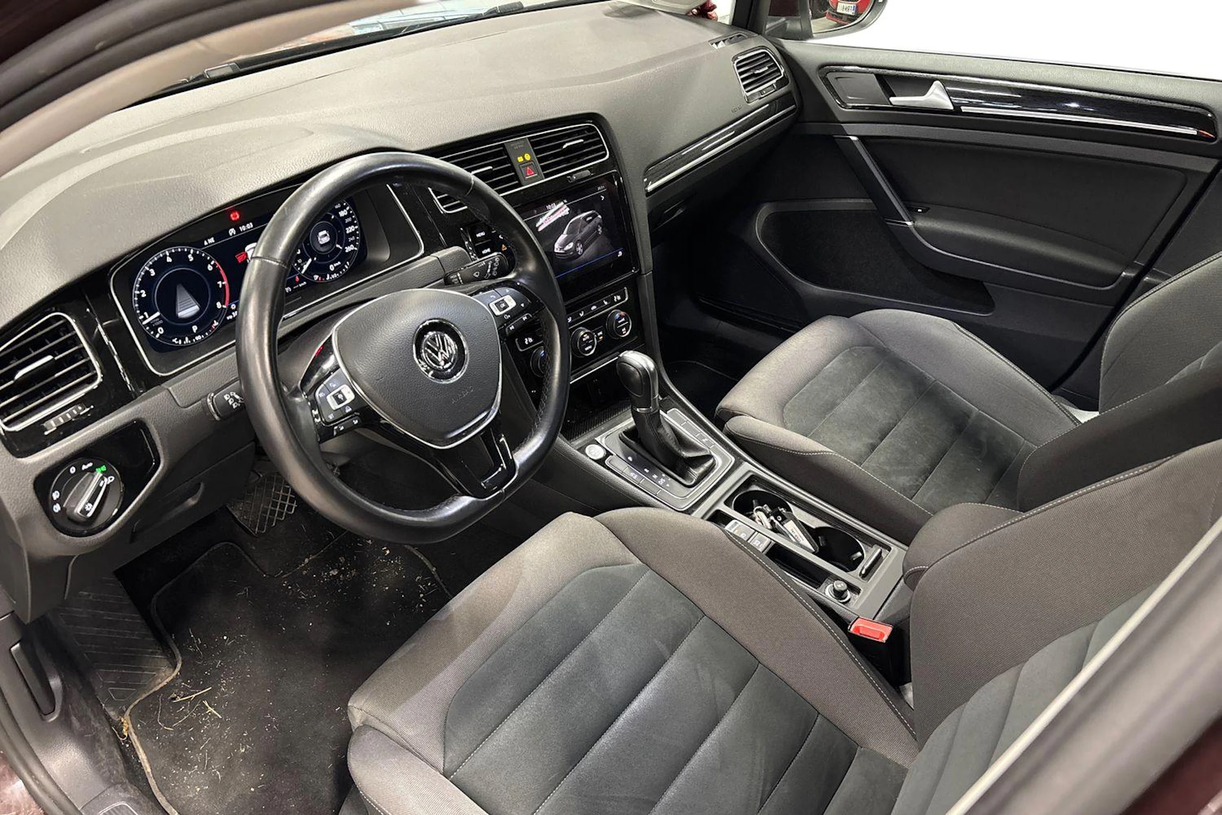 musta Volkswagen Golf 2018 kuva 3.
