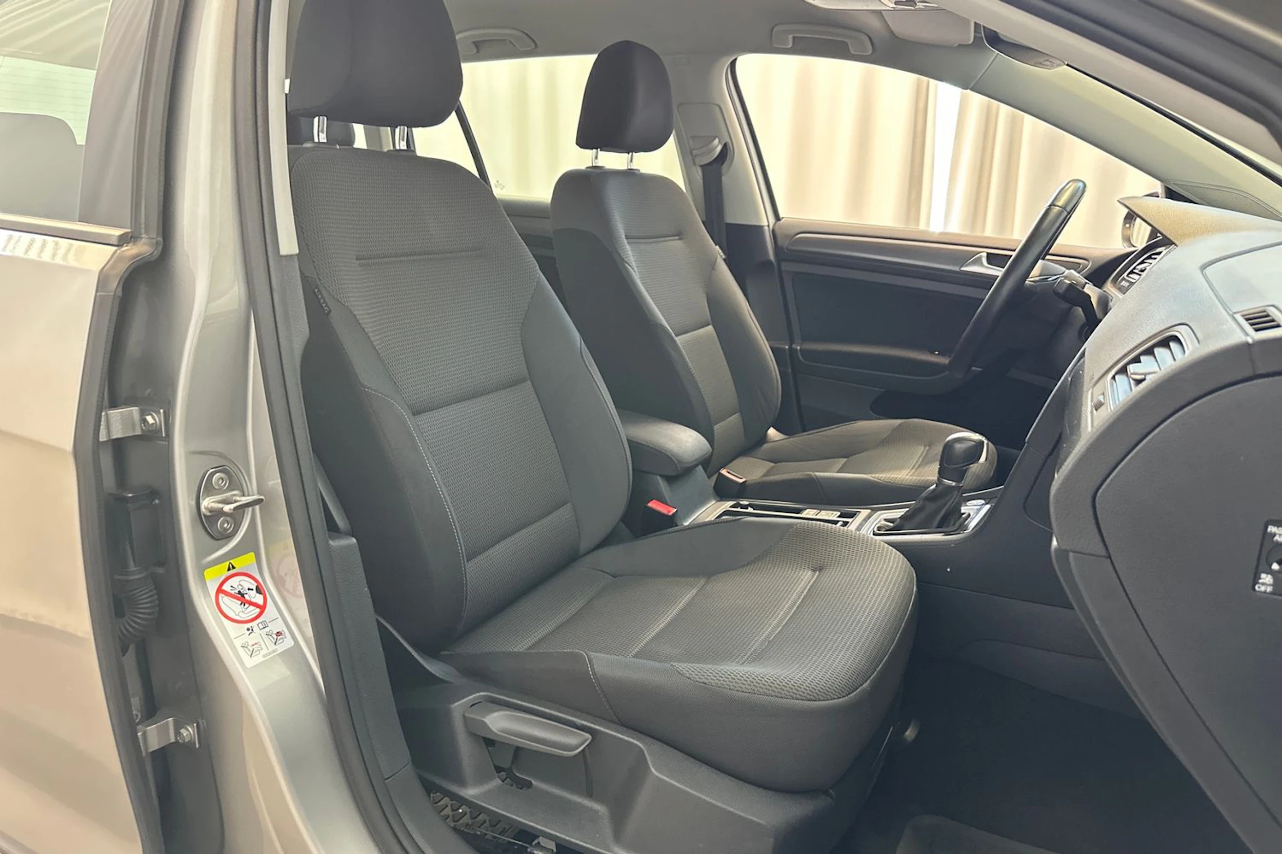 Harmaa Volkswagen GOLF 2018 kuva 11.