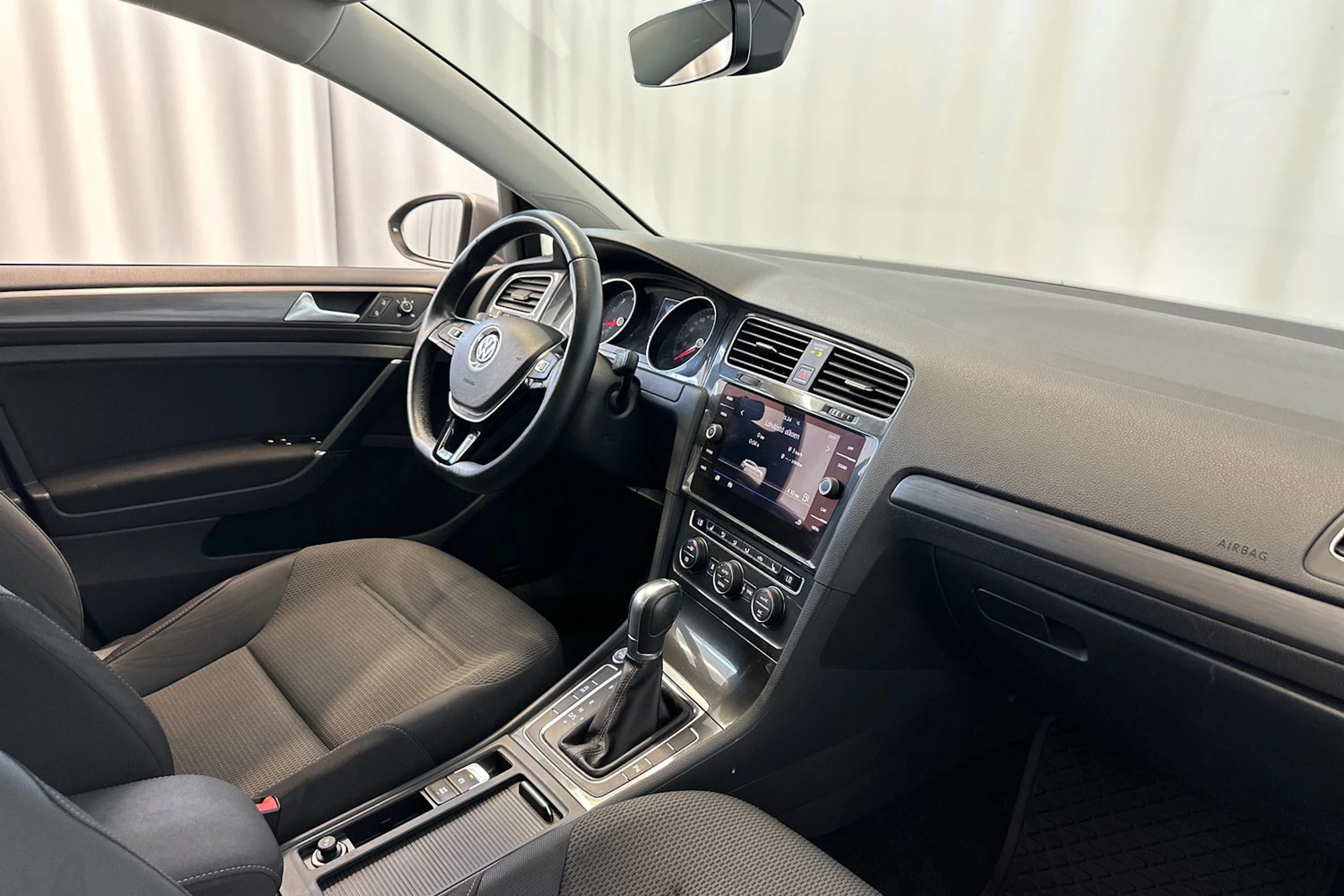 Harmaa Volkswagen GOLF 2018 kuva 12.