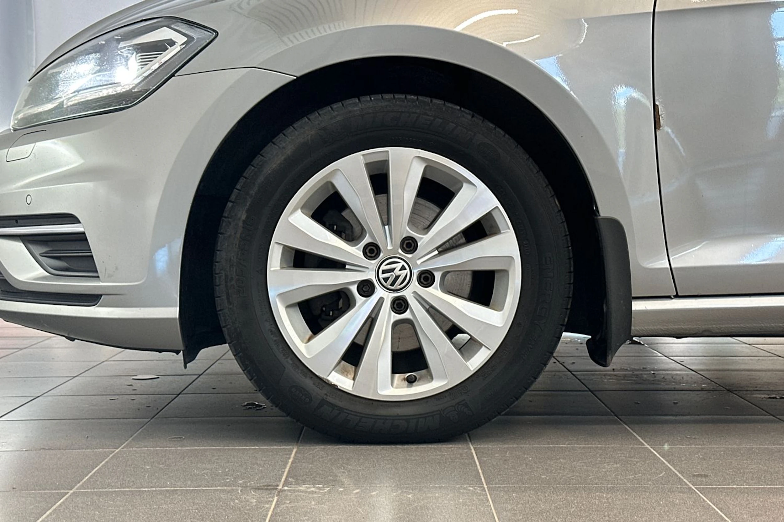 Harmaa Volkswagen GOLF 2018 kuva 24.