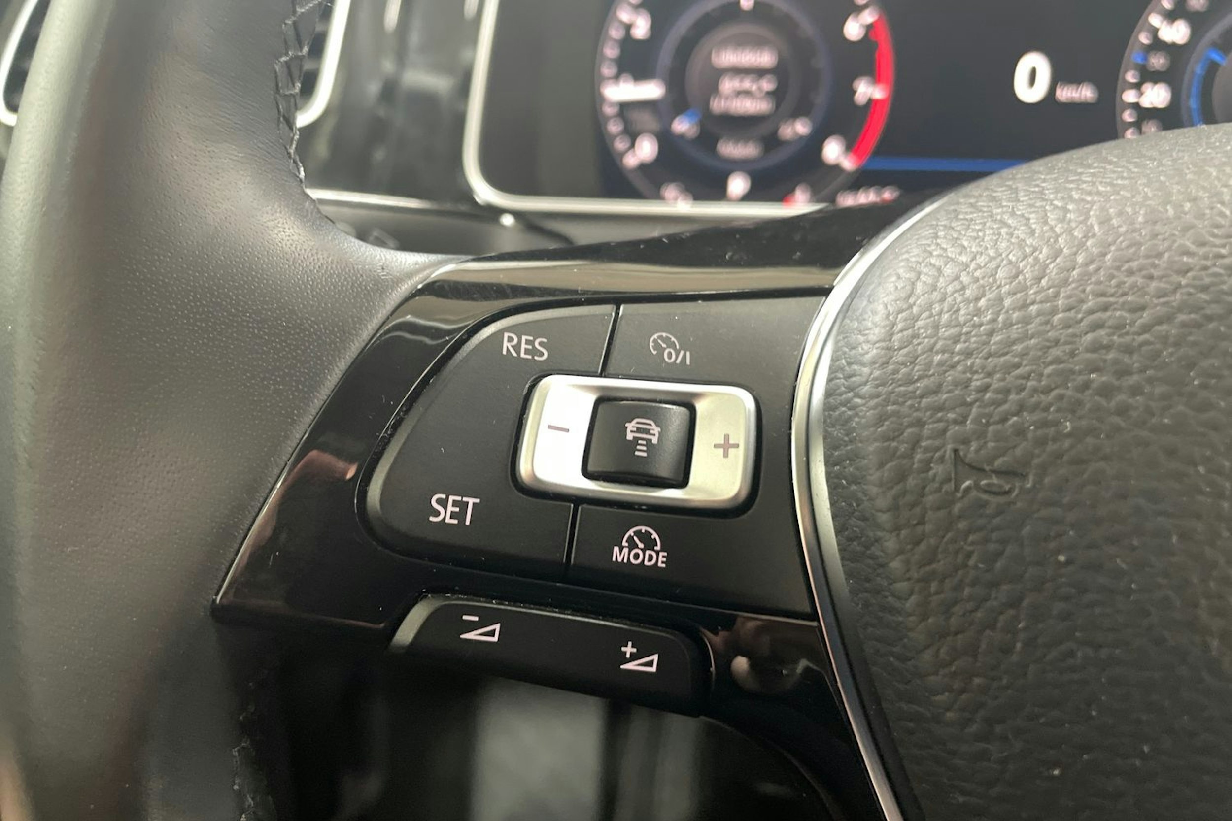 met. musta Volkswagen Golf 2018 kuva 20.
