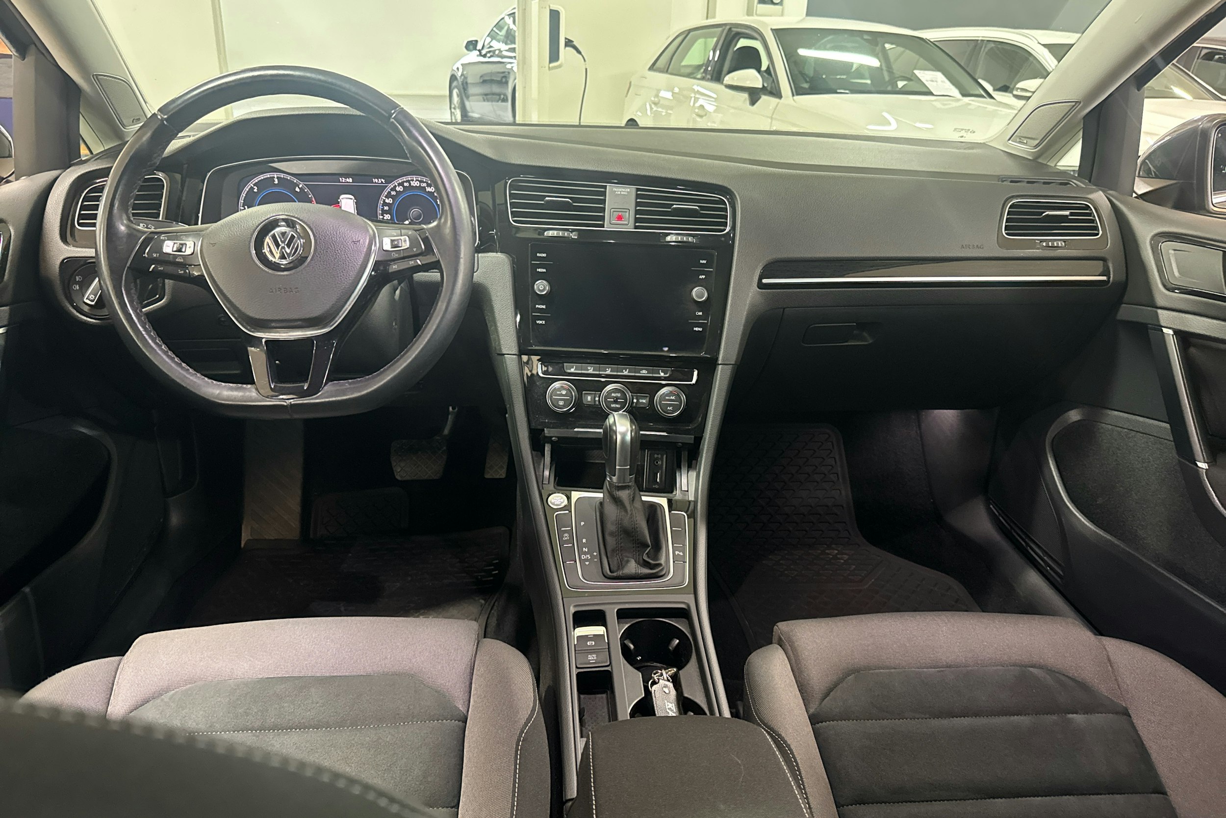 harmaa Volkswagen Golf 2018 kuva 7.