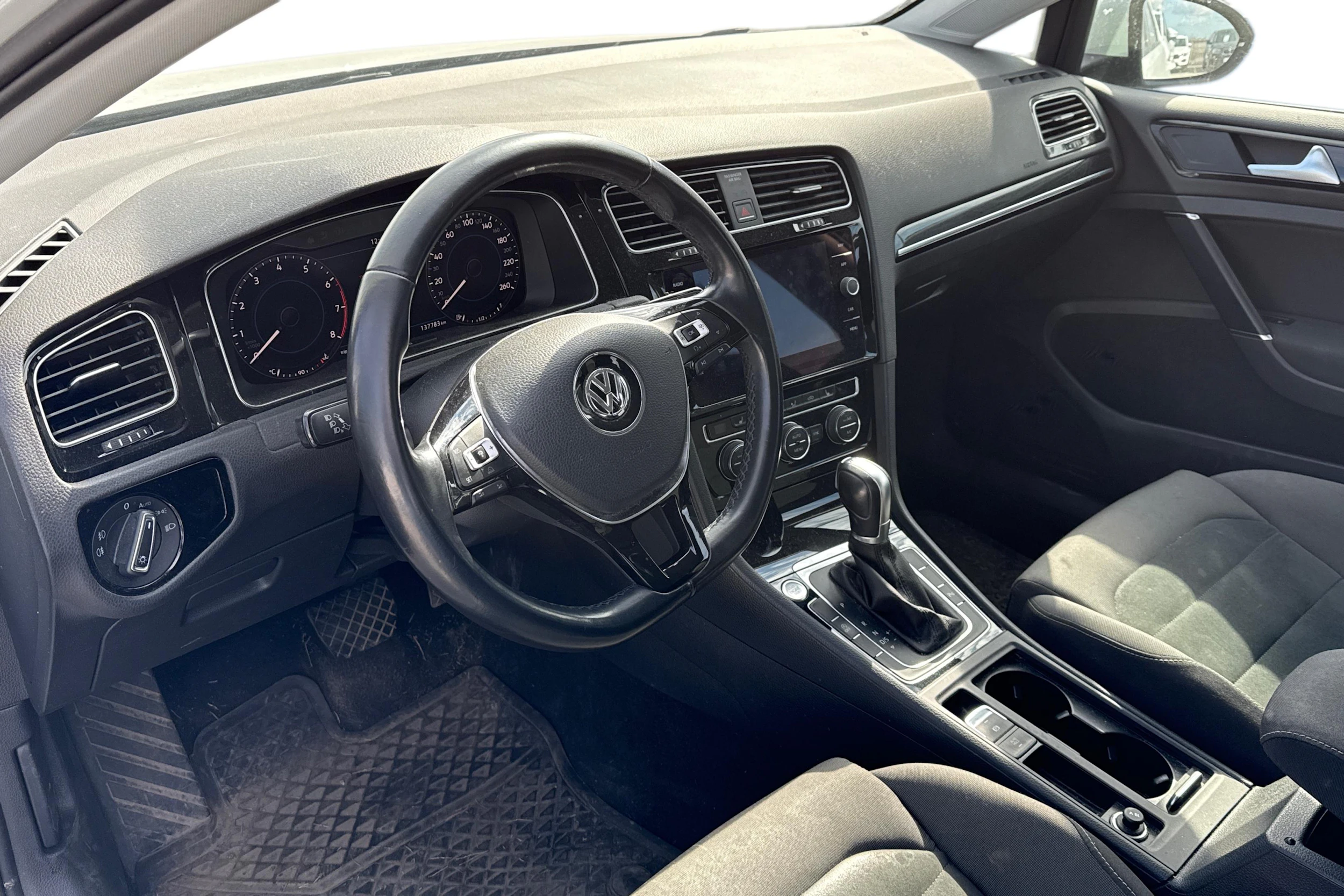 valkoinen Volkswagen Golf 2018 kuva 3.