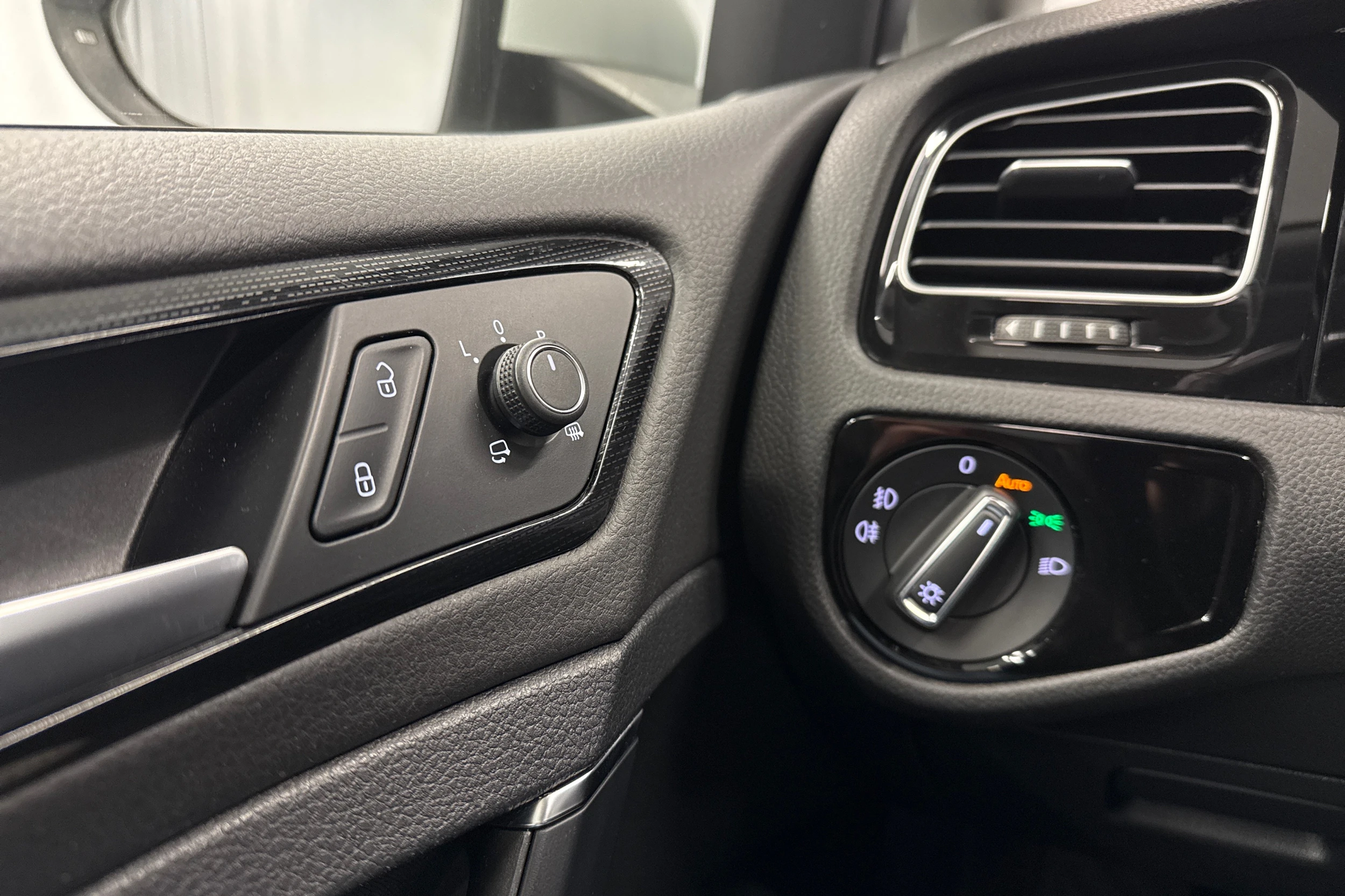 valkoinen Volkswagen Golf 2018 kuva 17.