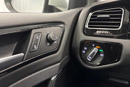 valkoinen Volkswagen Golf 2018 kuva 17.