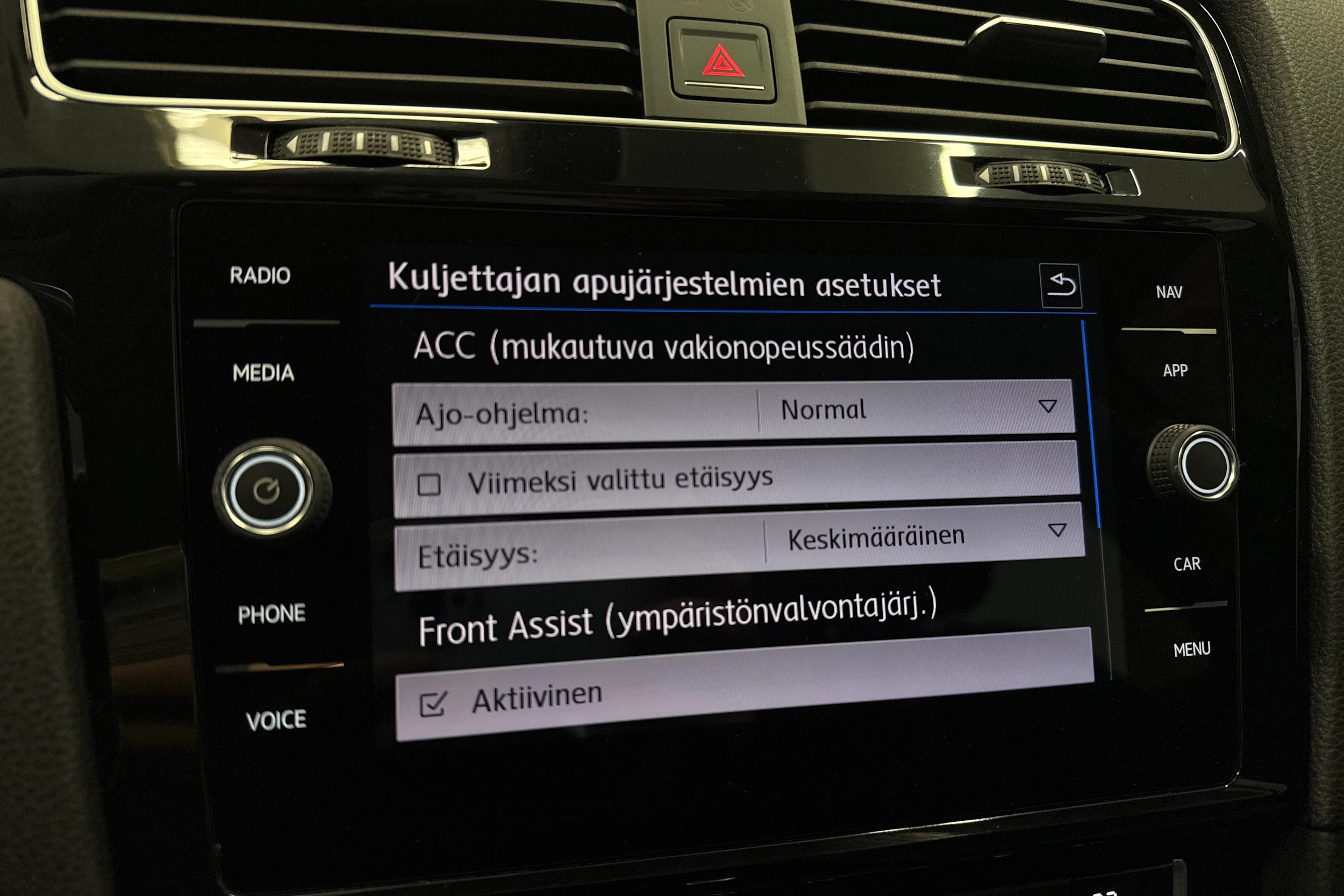 valkoinen Volkswagen Golf 2018 kuva 19.