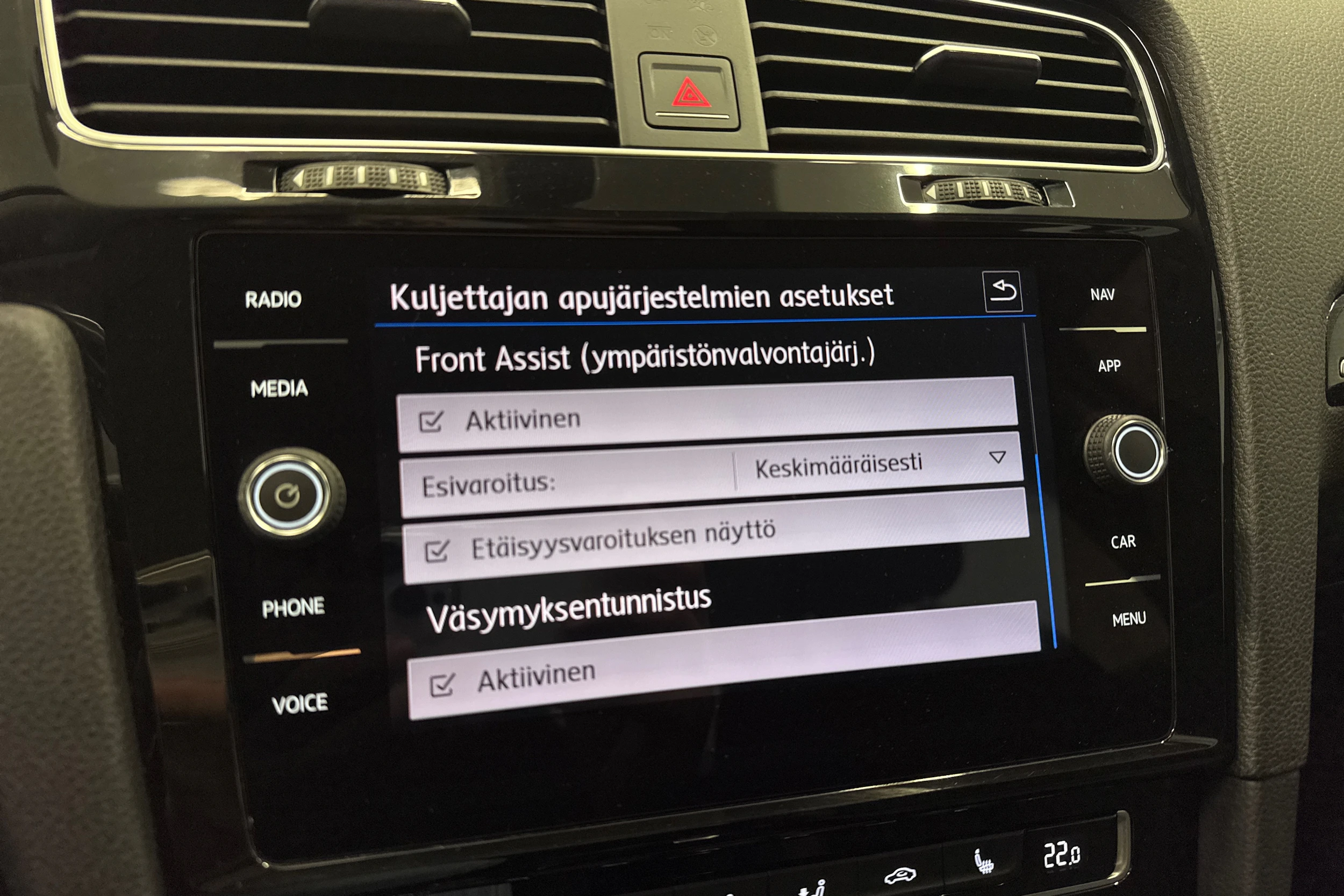valkoinen Volkswagen Golf 2018 kuva 20.