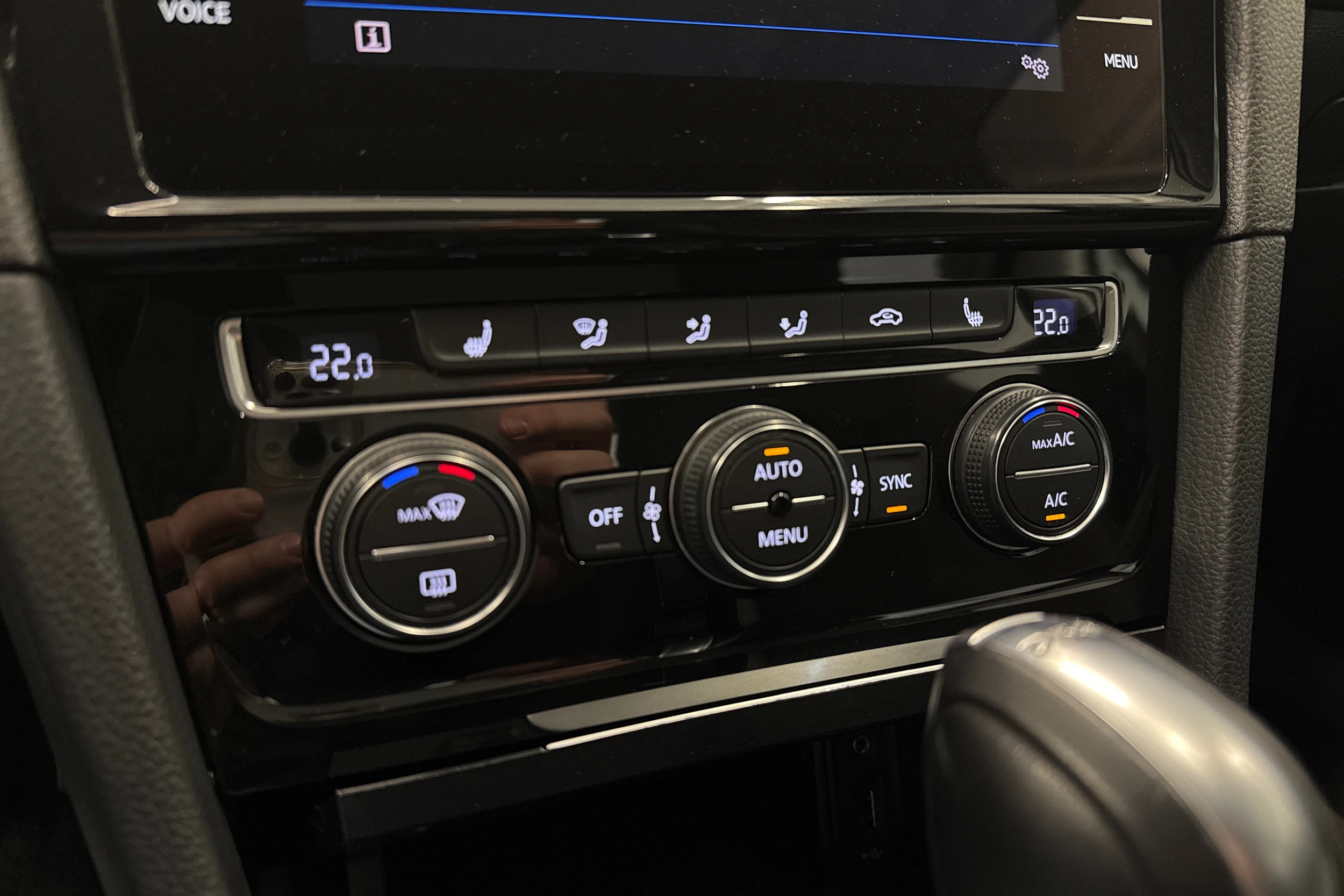 valkoinen Volkswagen Golf 2018 kuva 22.
