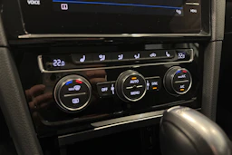 valkoinen Volkswagen Golf 2018 kuva 22.