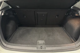 valkoinen Volkswagen Golf 2018 kuva 24.