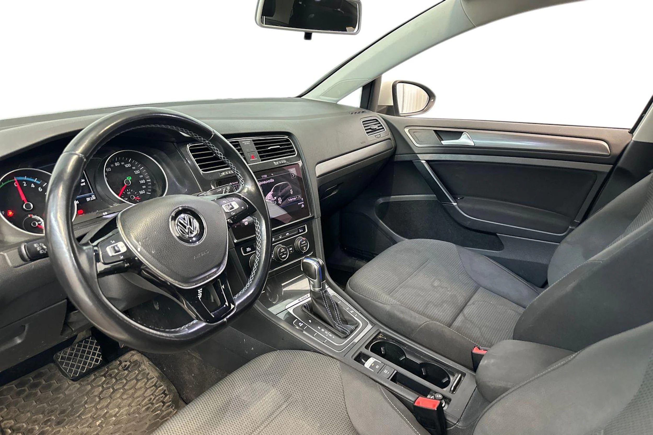 valkoinen Volkswagen Golf 2018 kuva 3.