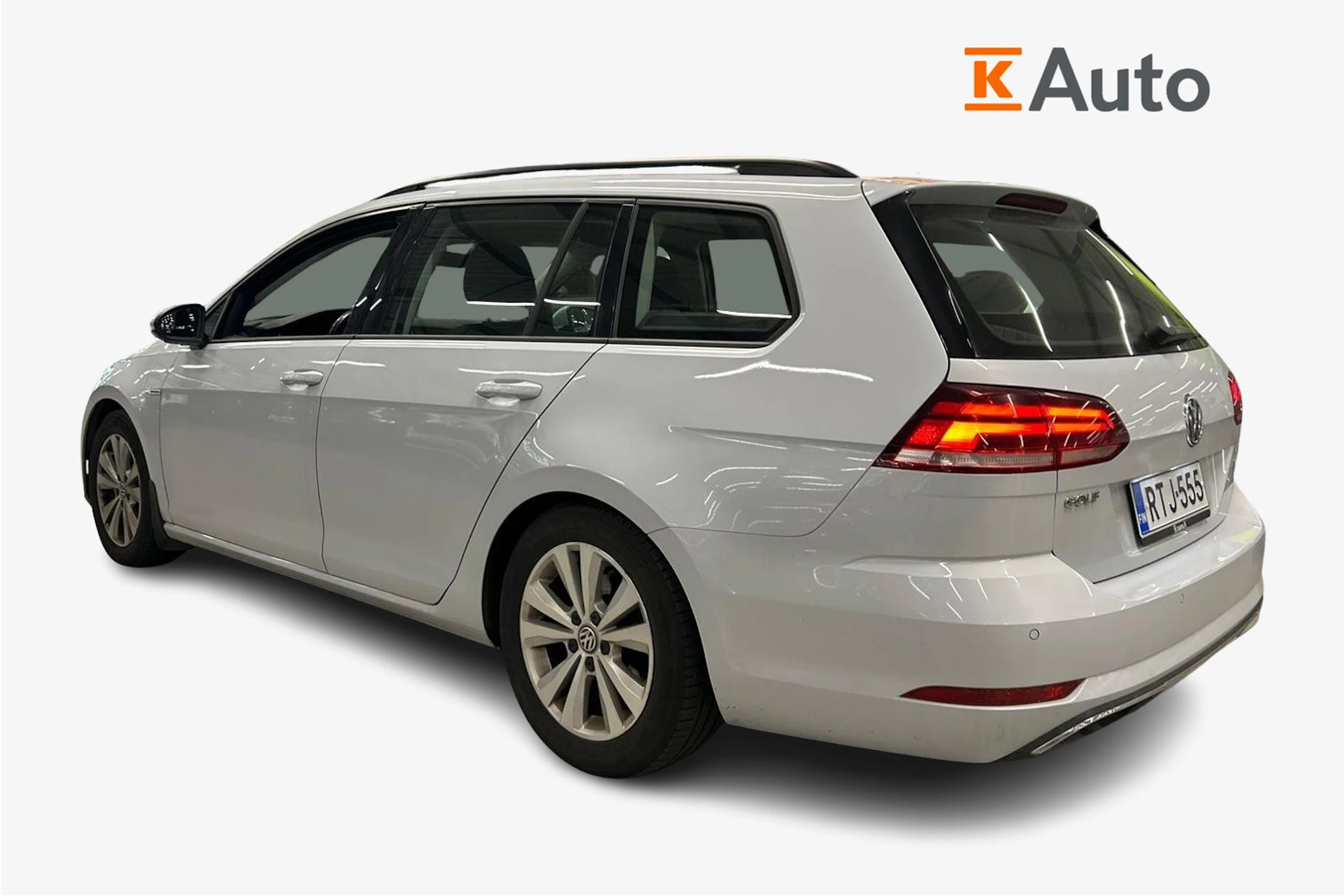 valkoinen Volkswagen Golf 2018 kuva 2.