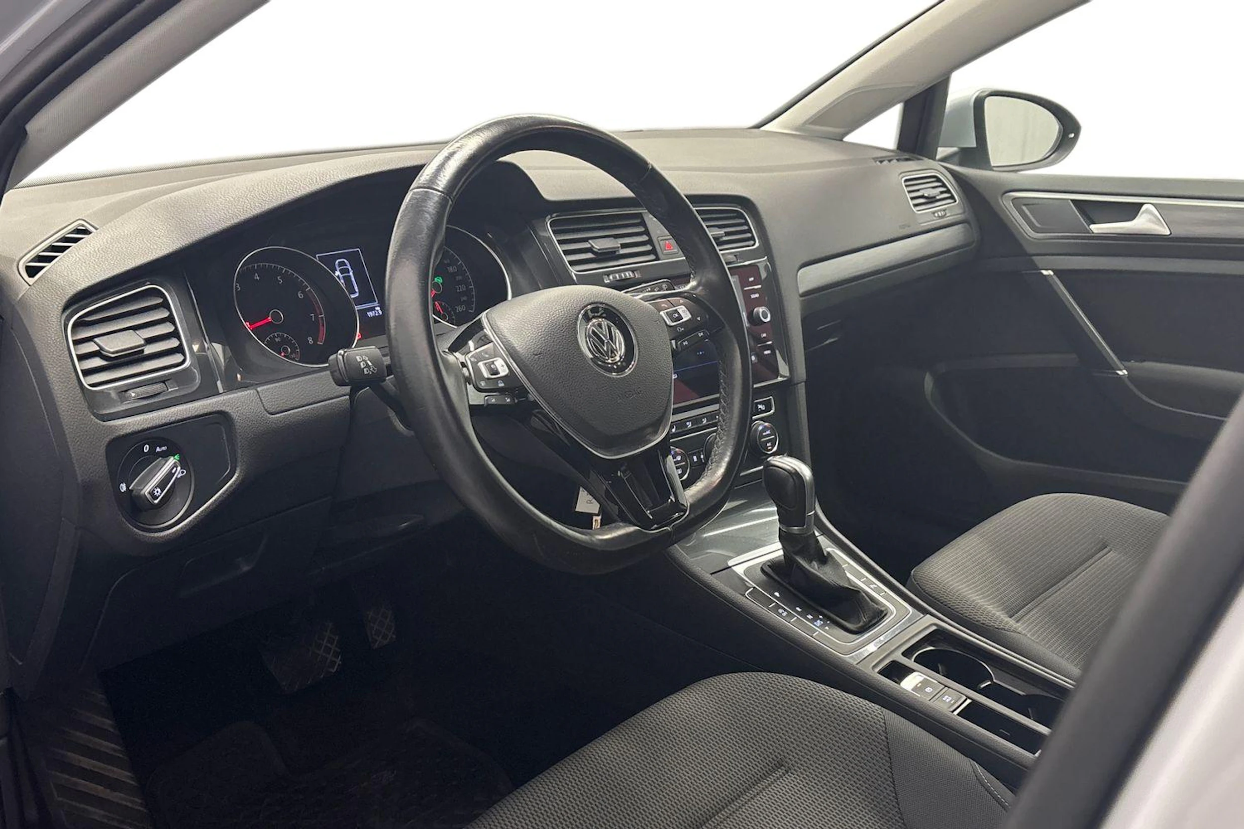 valkoinen Volkswagen Golf 2018 kuva 6.