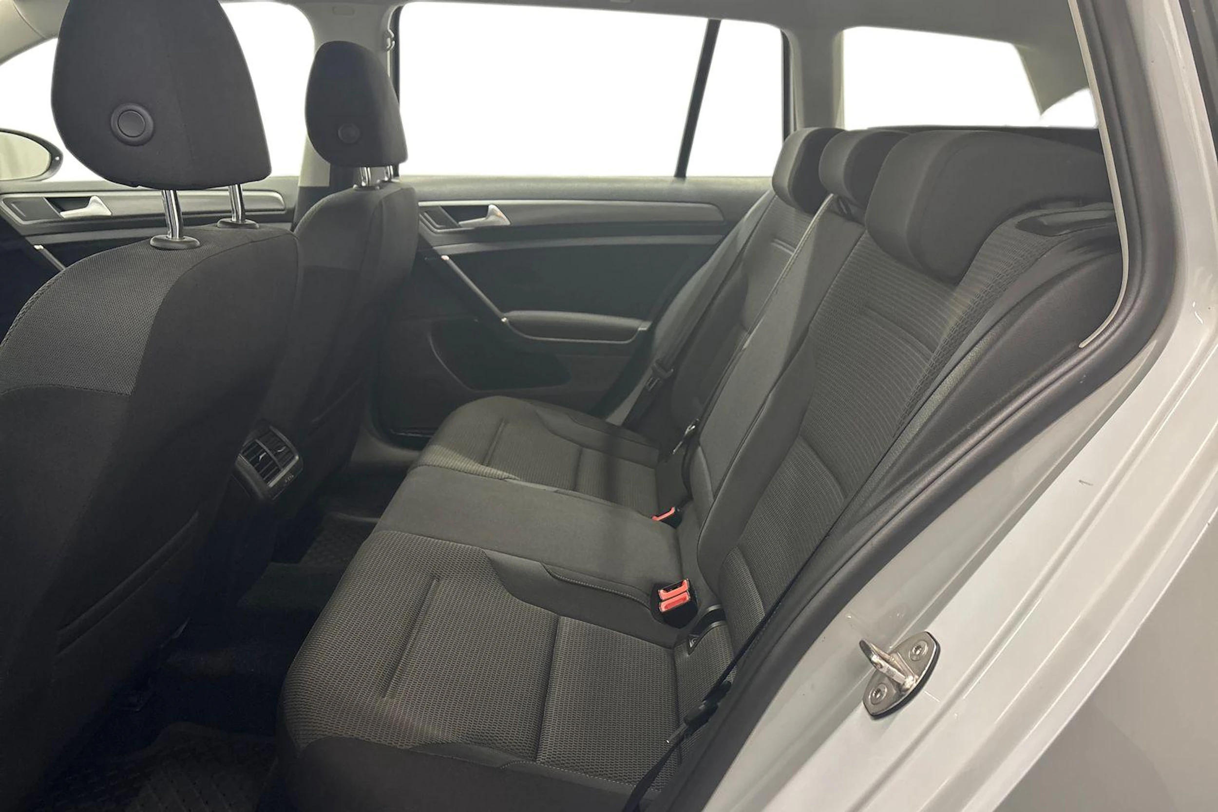 valkoinen Volkswagen Golf 2018 kuva 8.