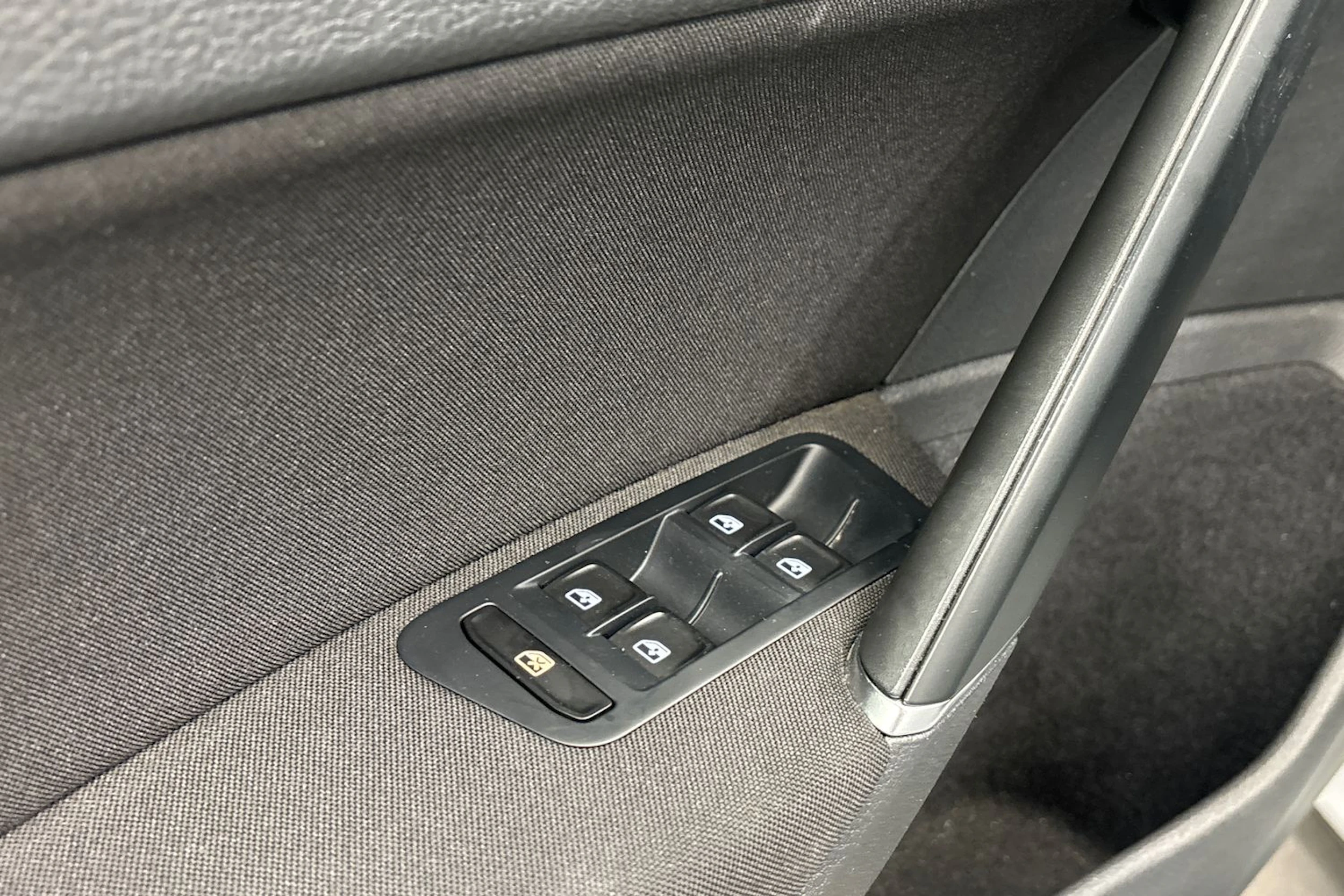 valkoinen Volkswagen Golf 2018 kuva 13.