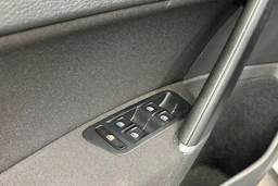 valkoinen Volkswagen Golf 2018 kuva 13.